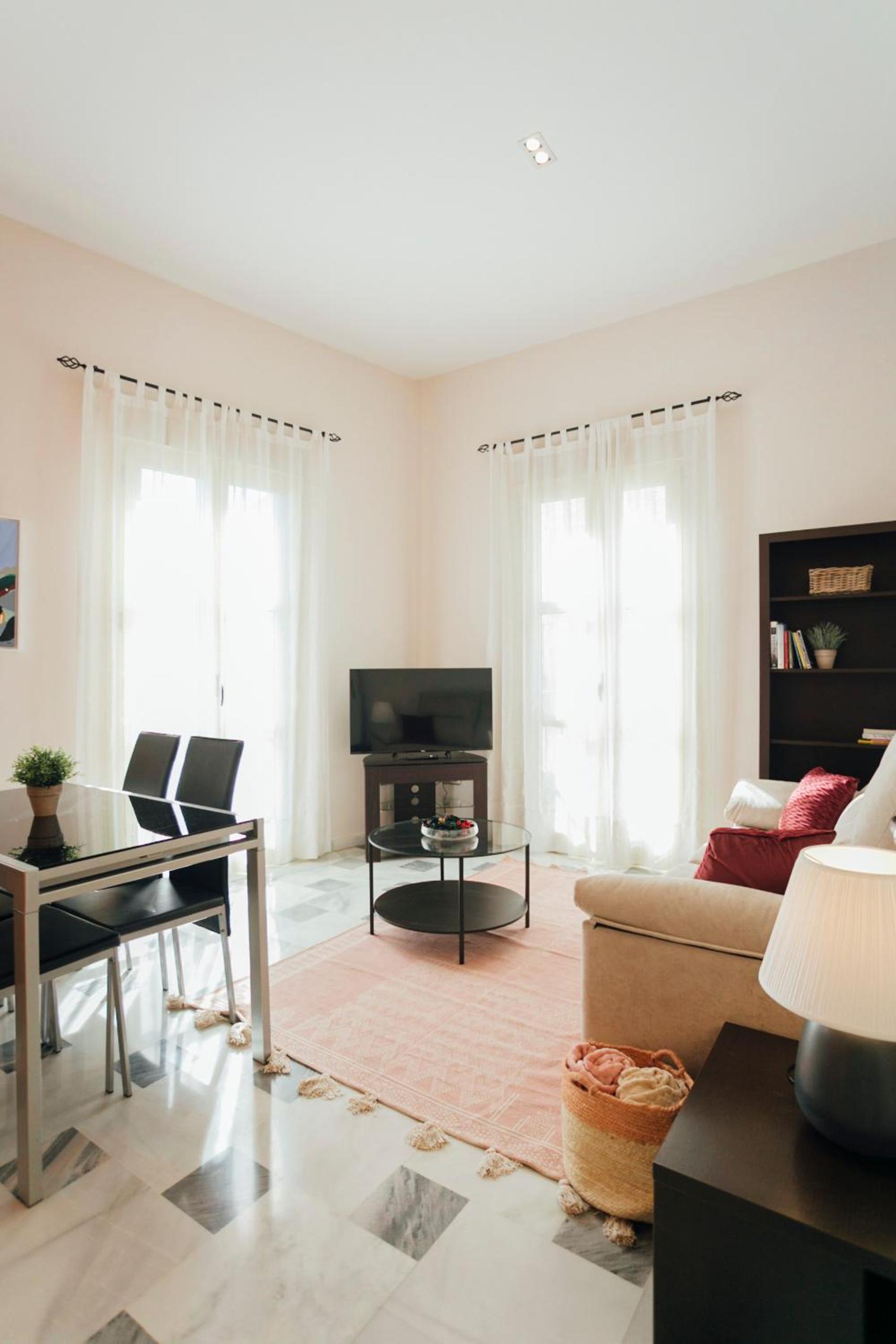 Beautiful apartment with balcony - Center-1BD1BTH