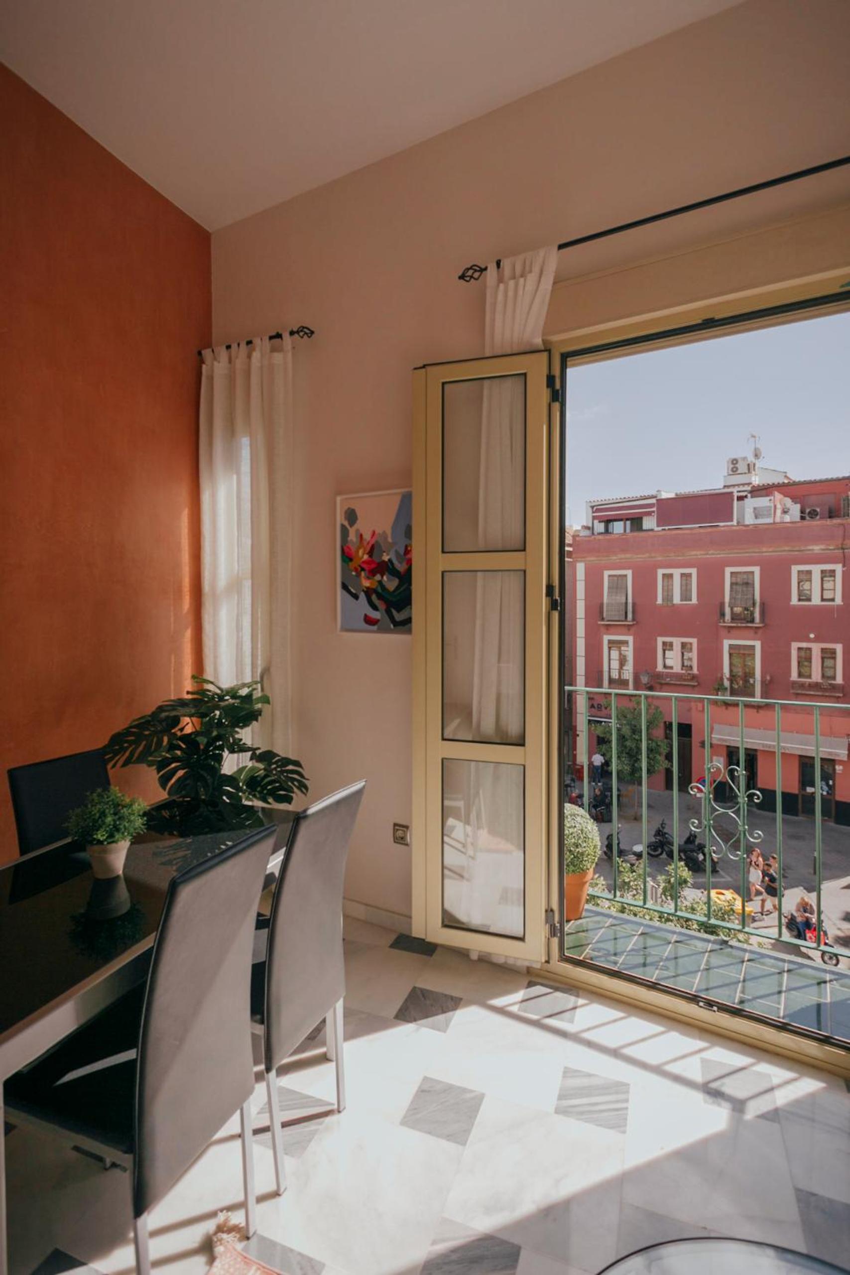 Beautiful apartment with balcony - Center-1BD1BTH