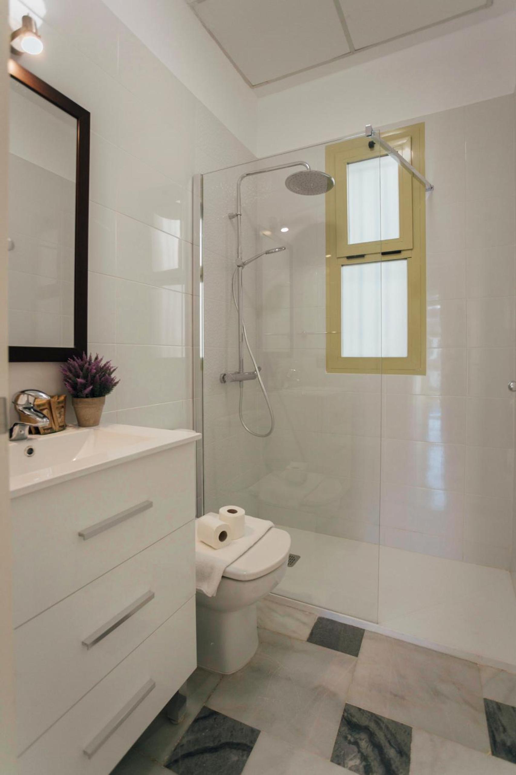 Beautiful apartment with balcony - Center-1BD1BTH