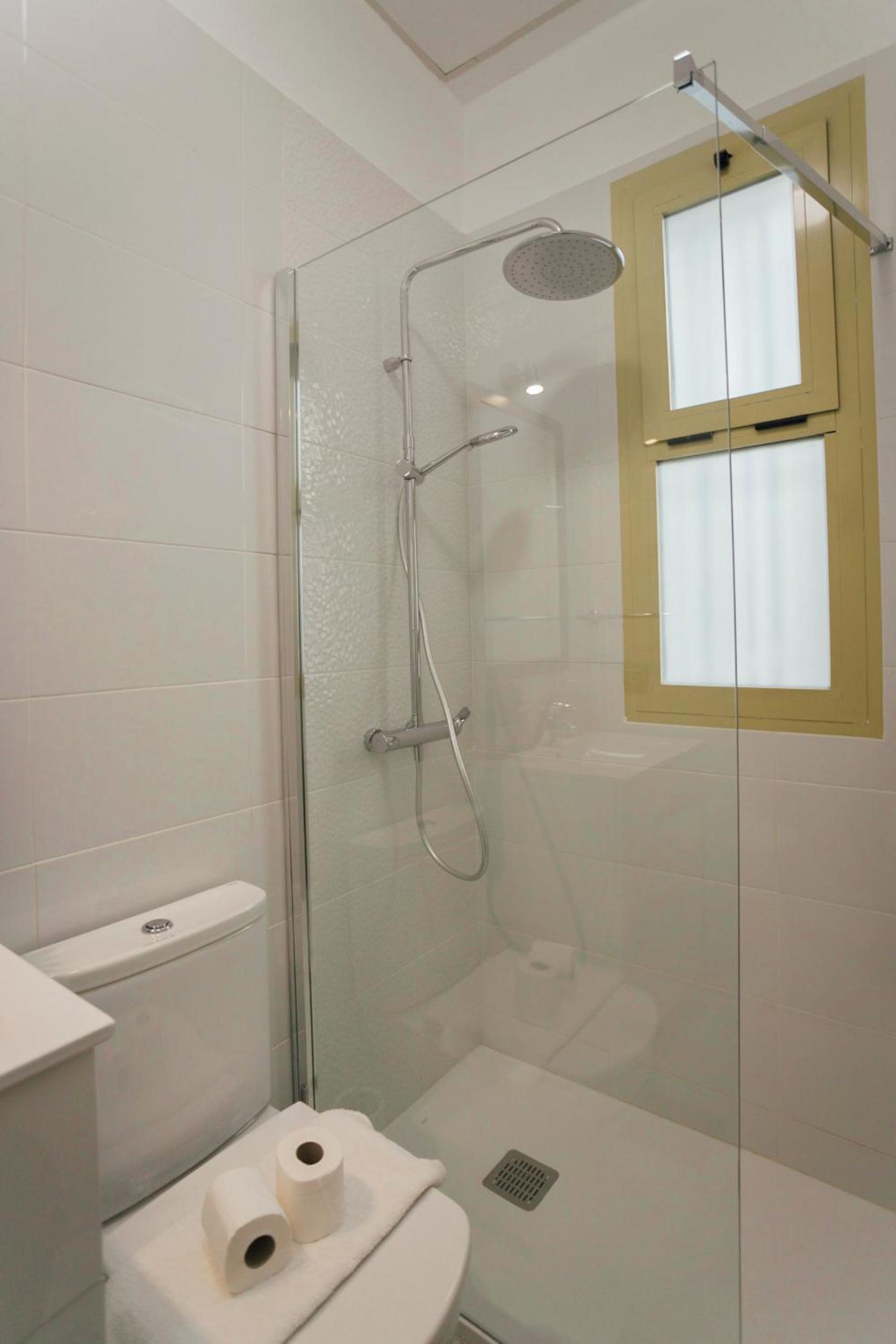 Beautiful apartment with balcony - Center-1BD1BTH