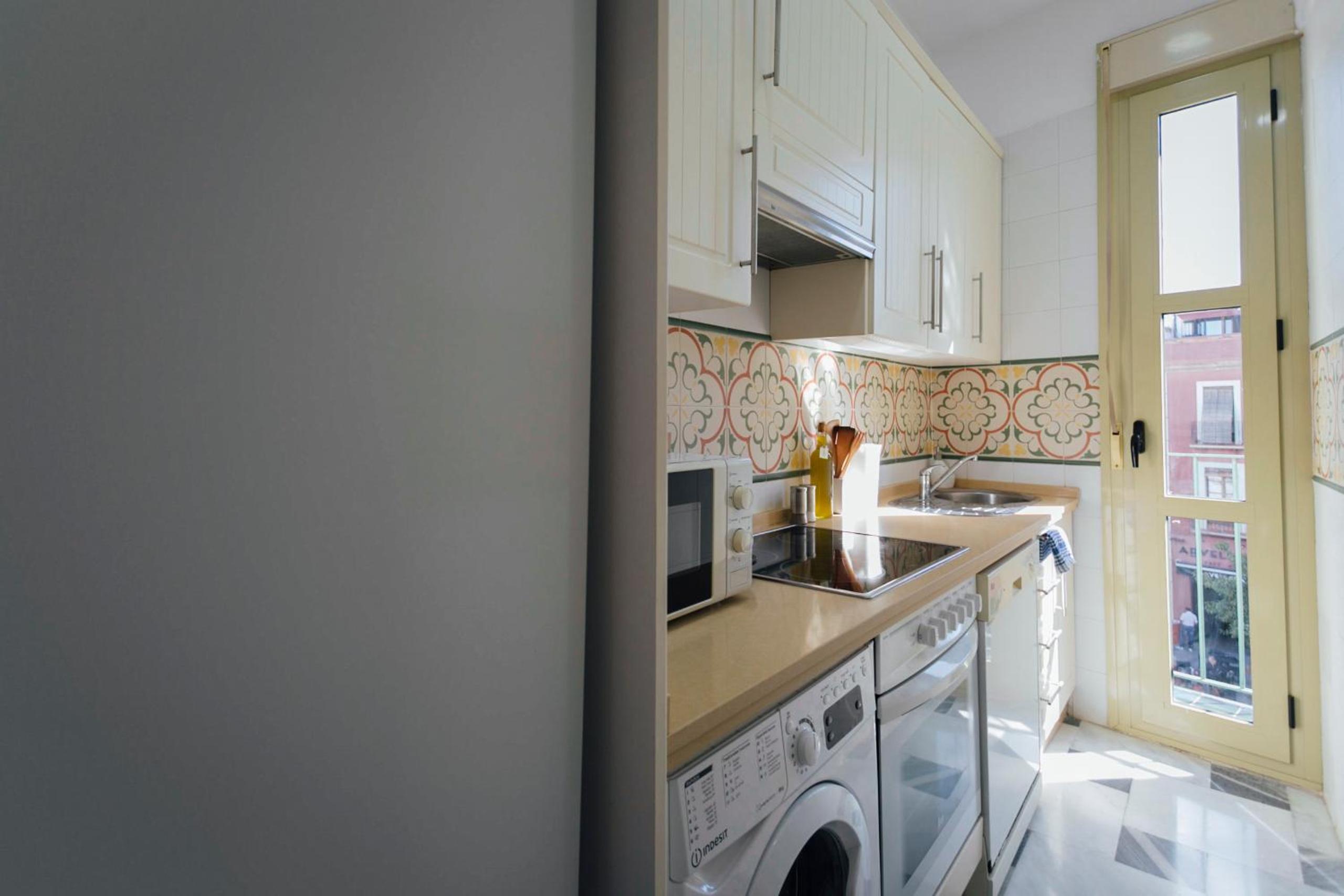 Beautiful apartment with balcony - Center-1BD1BTH