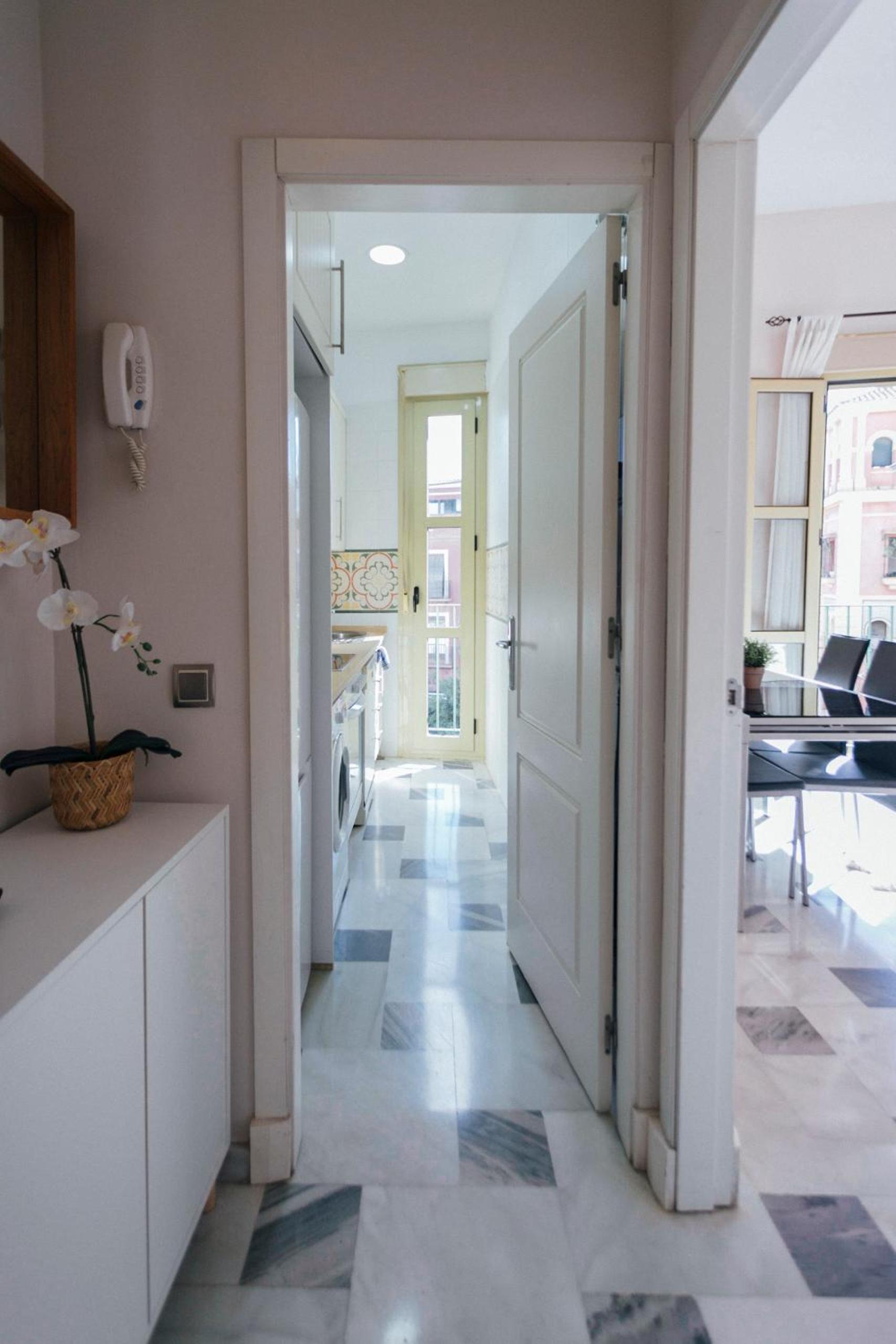 Beautiful apartment with balcony - Center-1BD1BTH