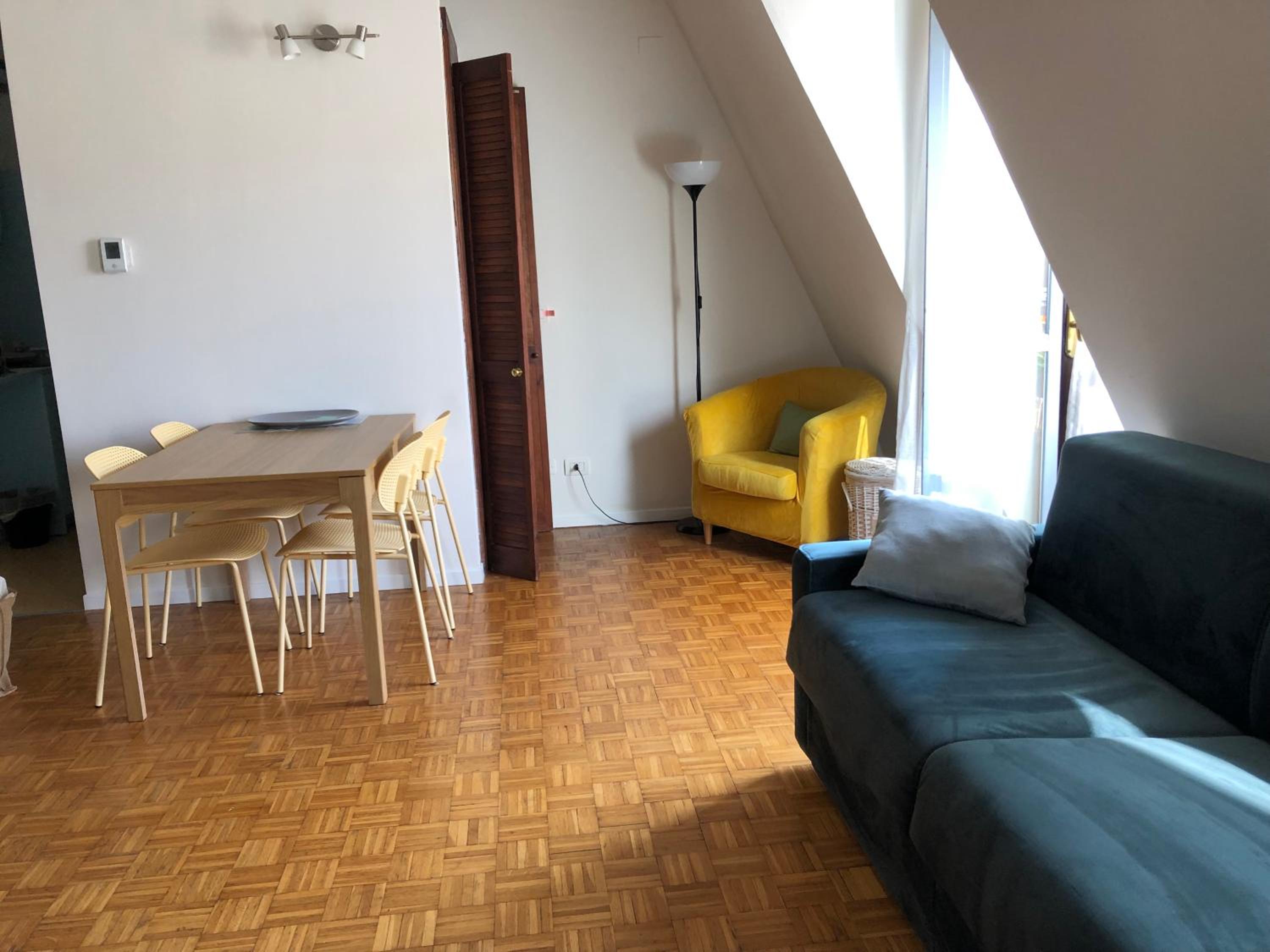Easy Isola, for an easy stay