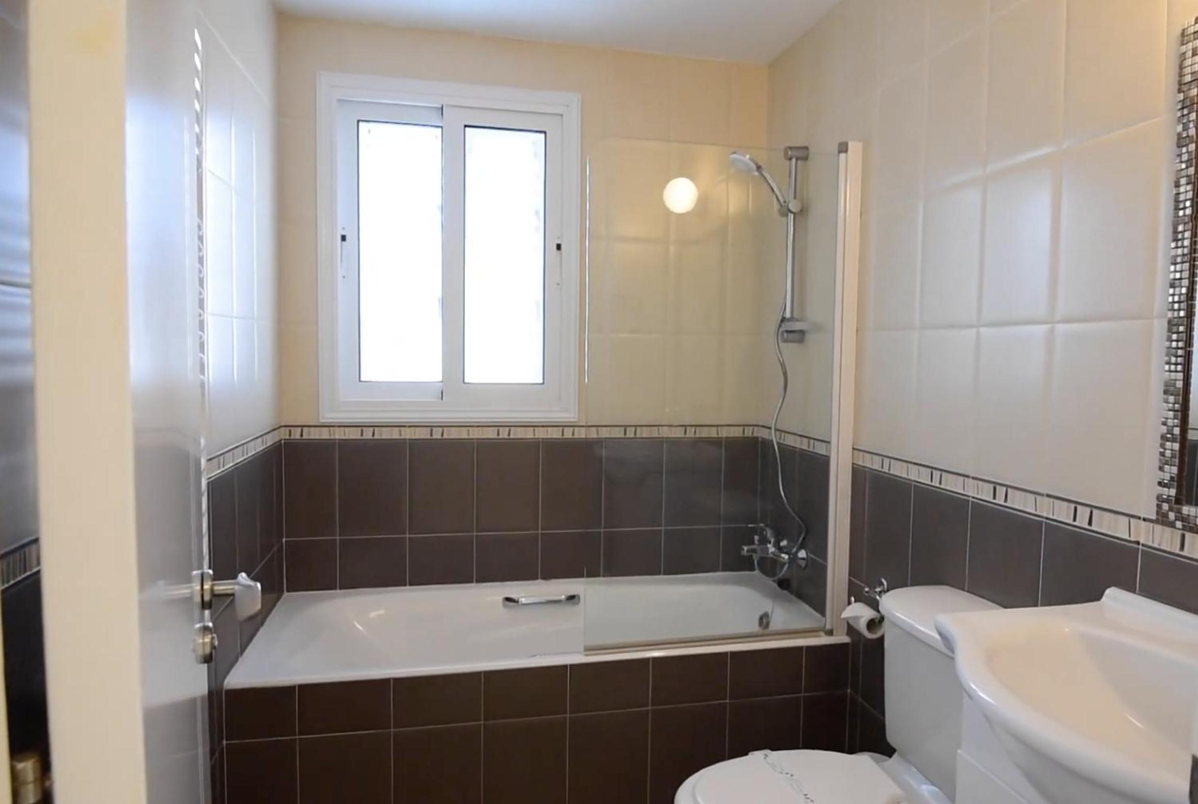 Fab Sea and Mountain View Villa, walking distance from the Sandy Beach