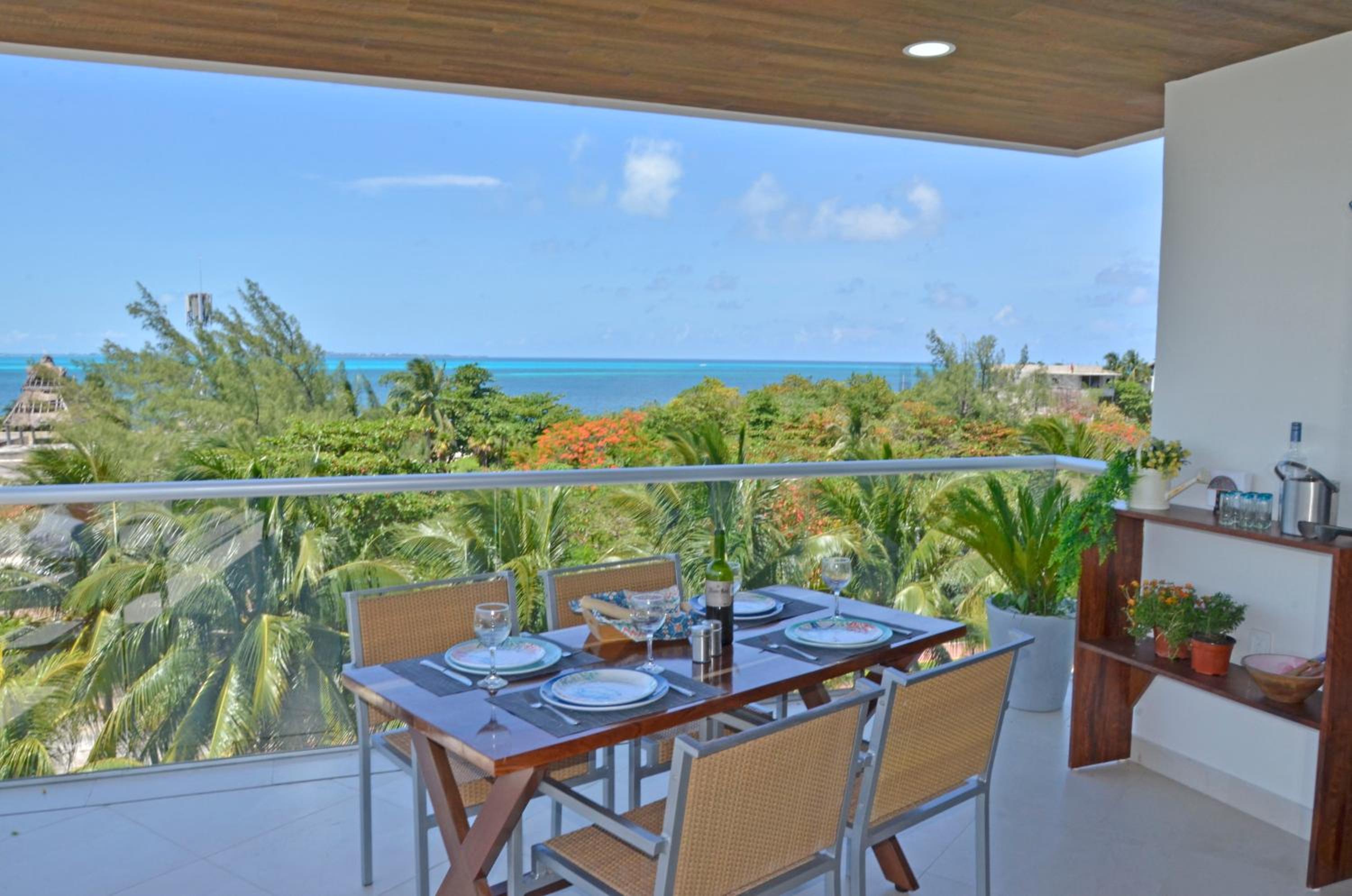 TAKH Sea View Apartment