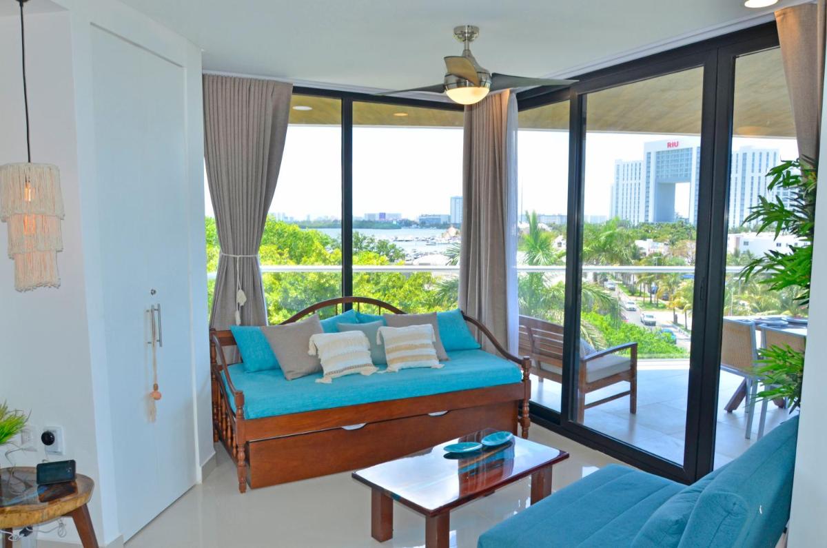 TAKH Sea View Apartment