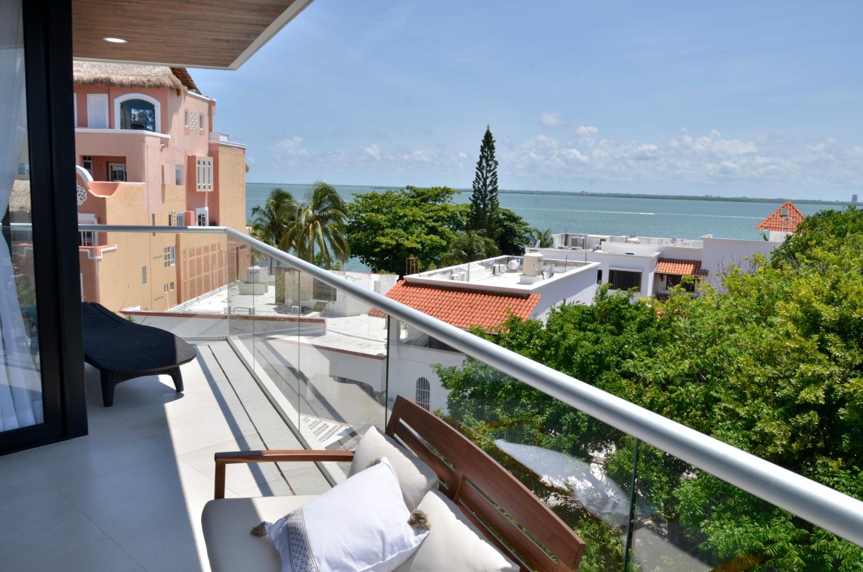 TAKH Sea View Apartment