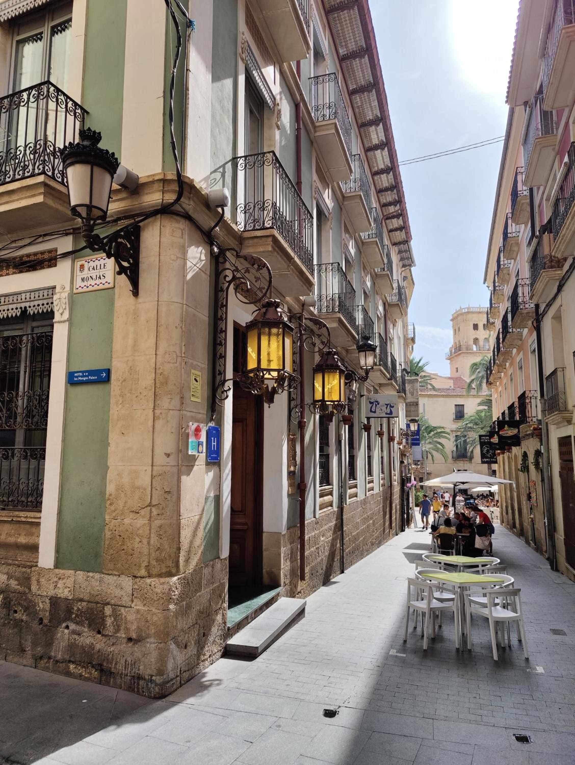 CARMEN old town apartments