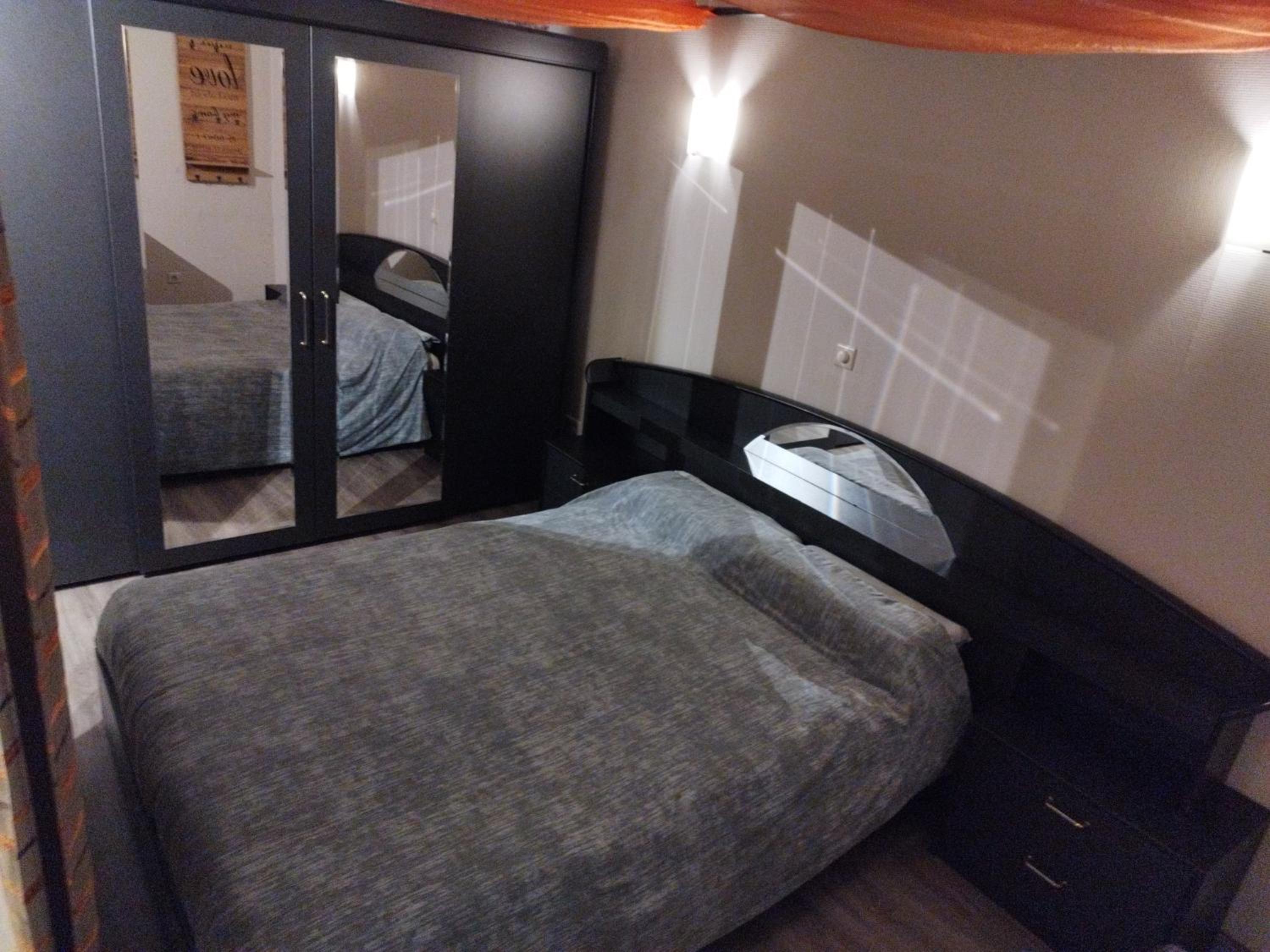 Qiomi's room