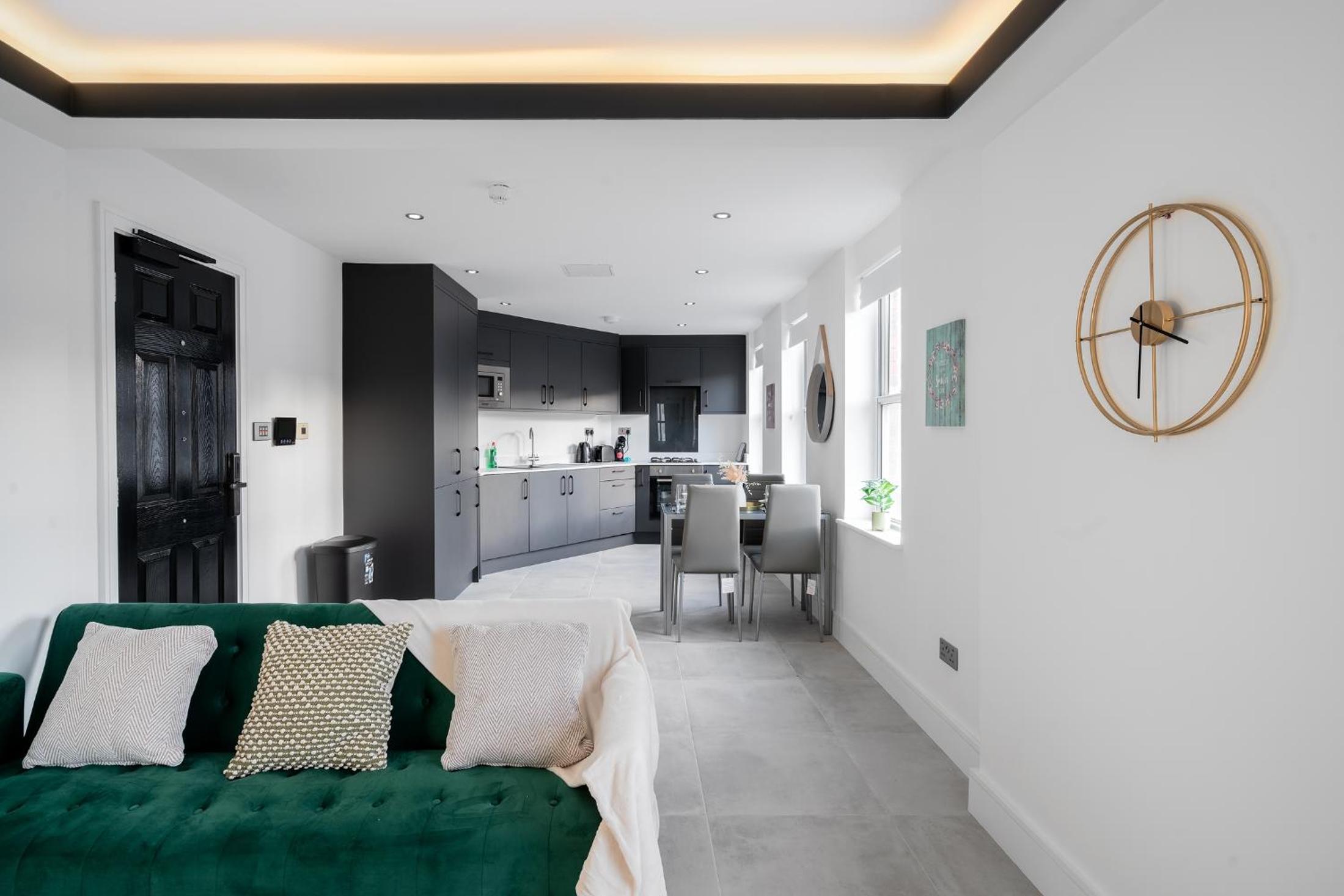Aryas Apartments Newbury