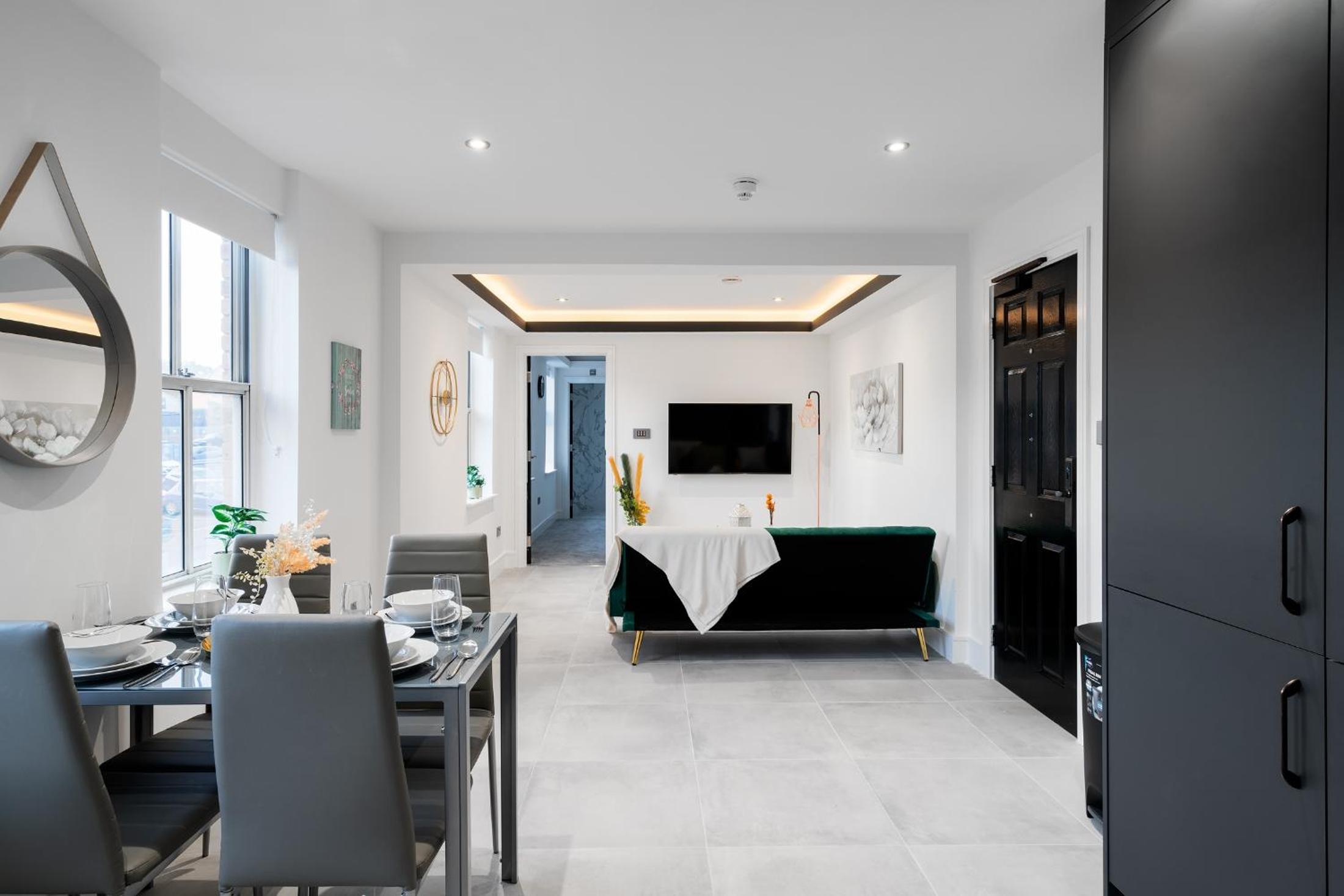 Aryas Apartments Newbury