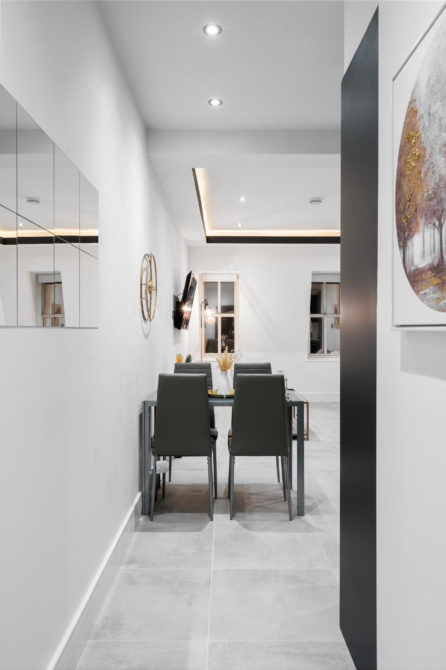Aryas Apartments Newbury