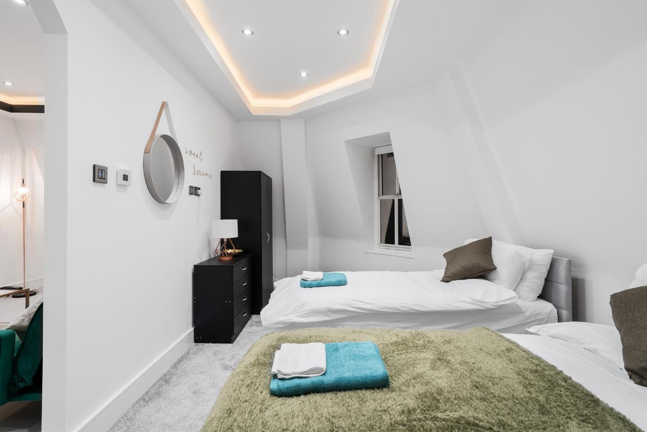 Aryas Apartments Newbury