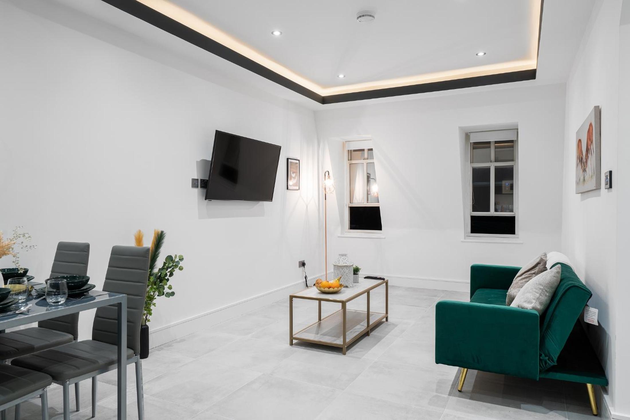 Newbury Vacations - Aryas Apartments Newbury - Property Image 5