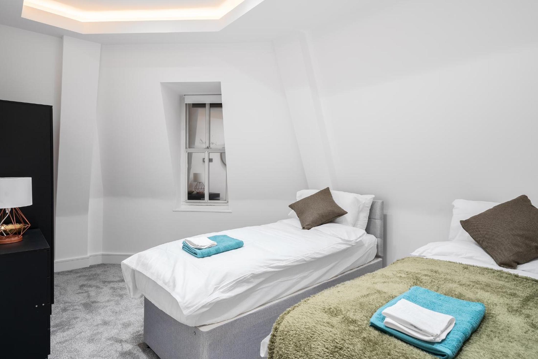 Aryas Apartments Newbury