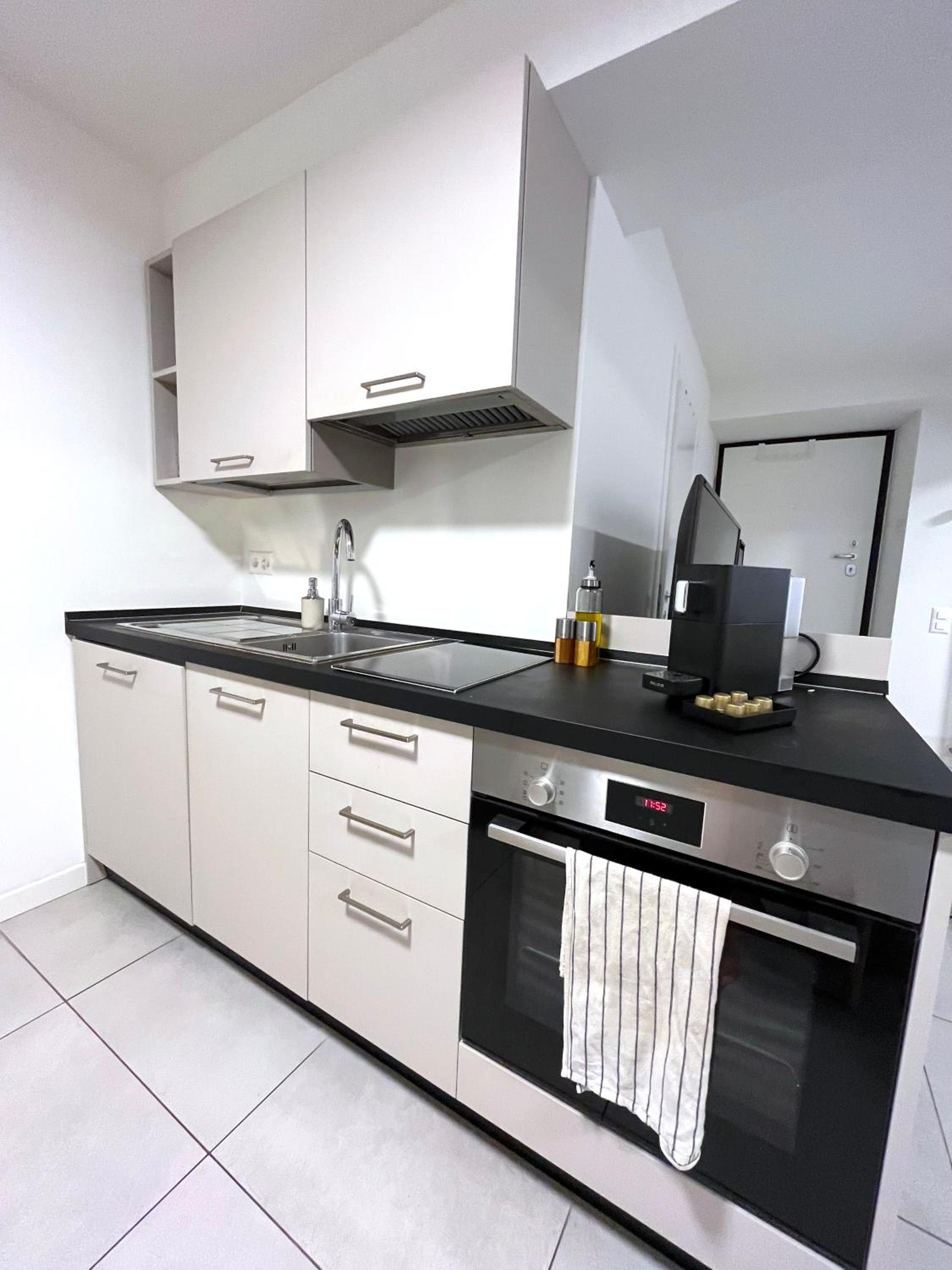 The Hidden Studio; Comfy & close to the Lake view 3