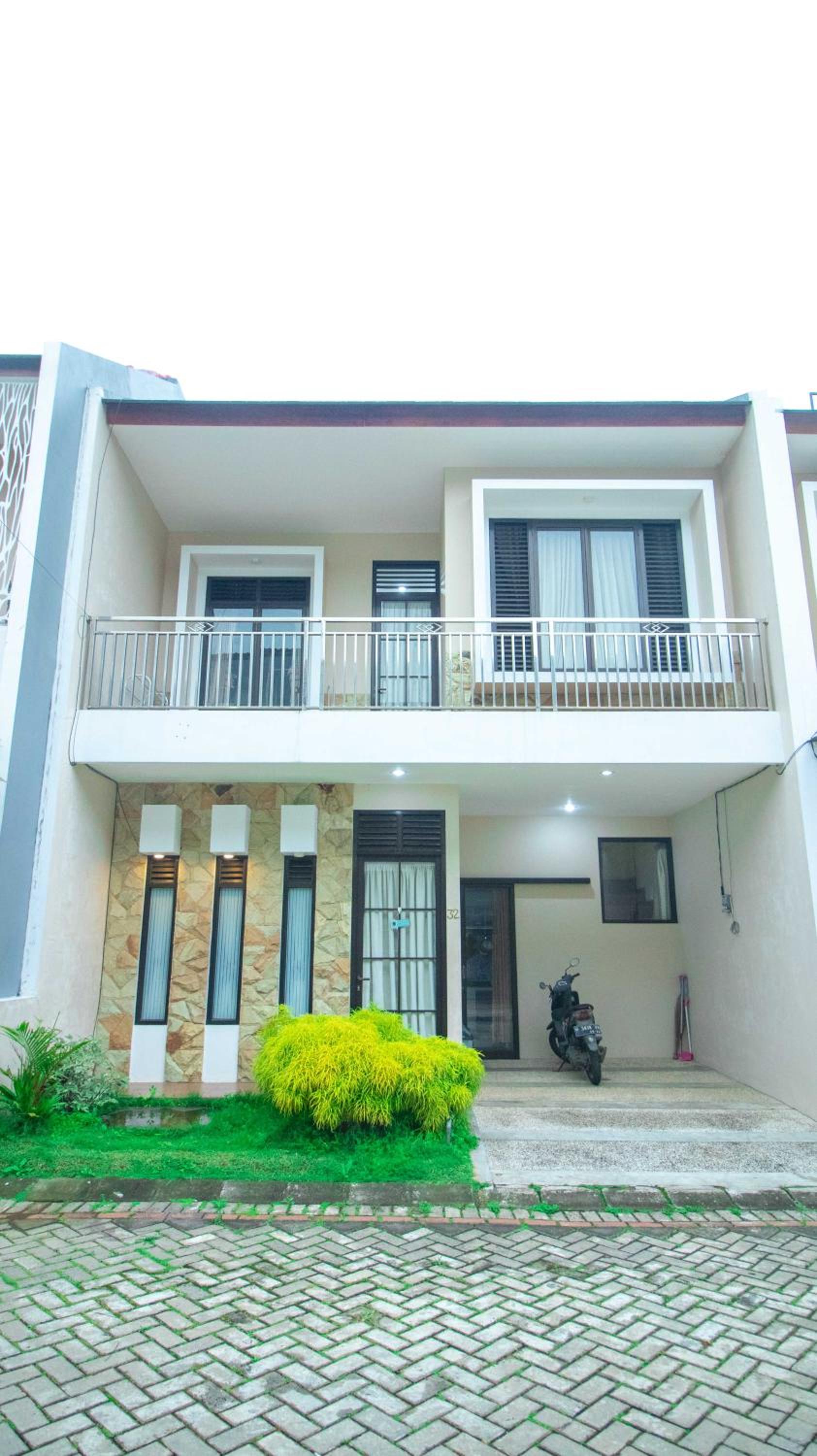 Villa Bromo 32 with Karaoke & Balcony view 2