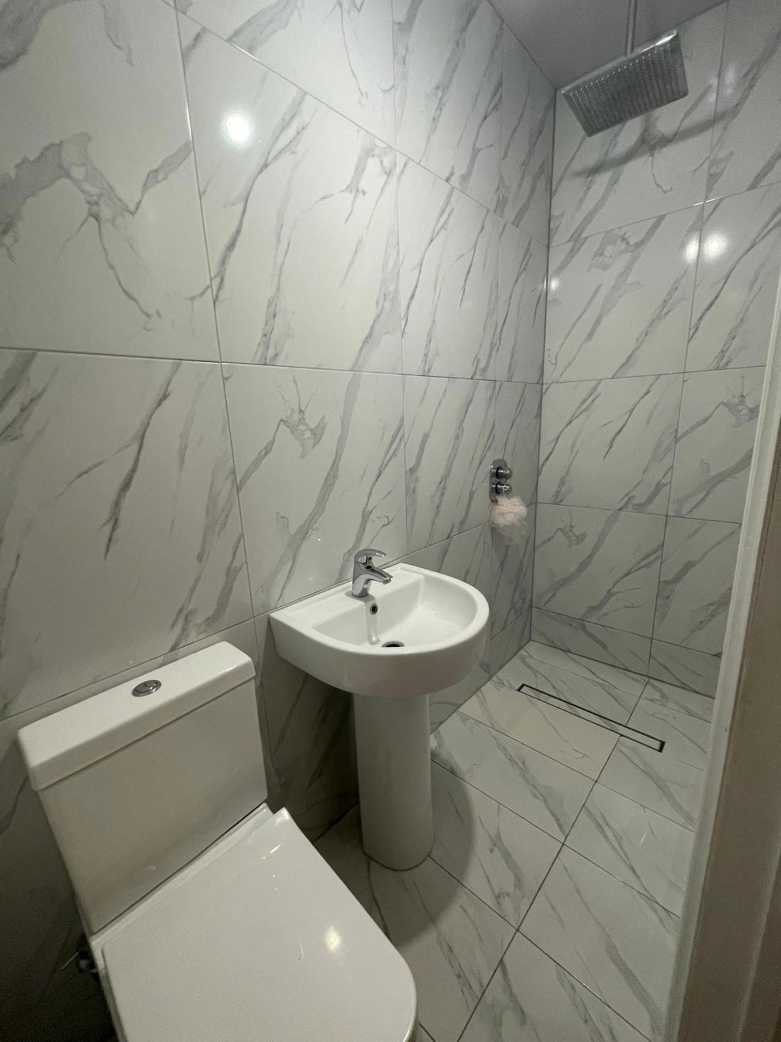 Brand New Modern Flat view 4