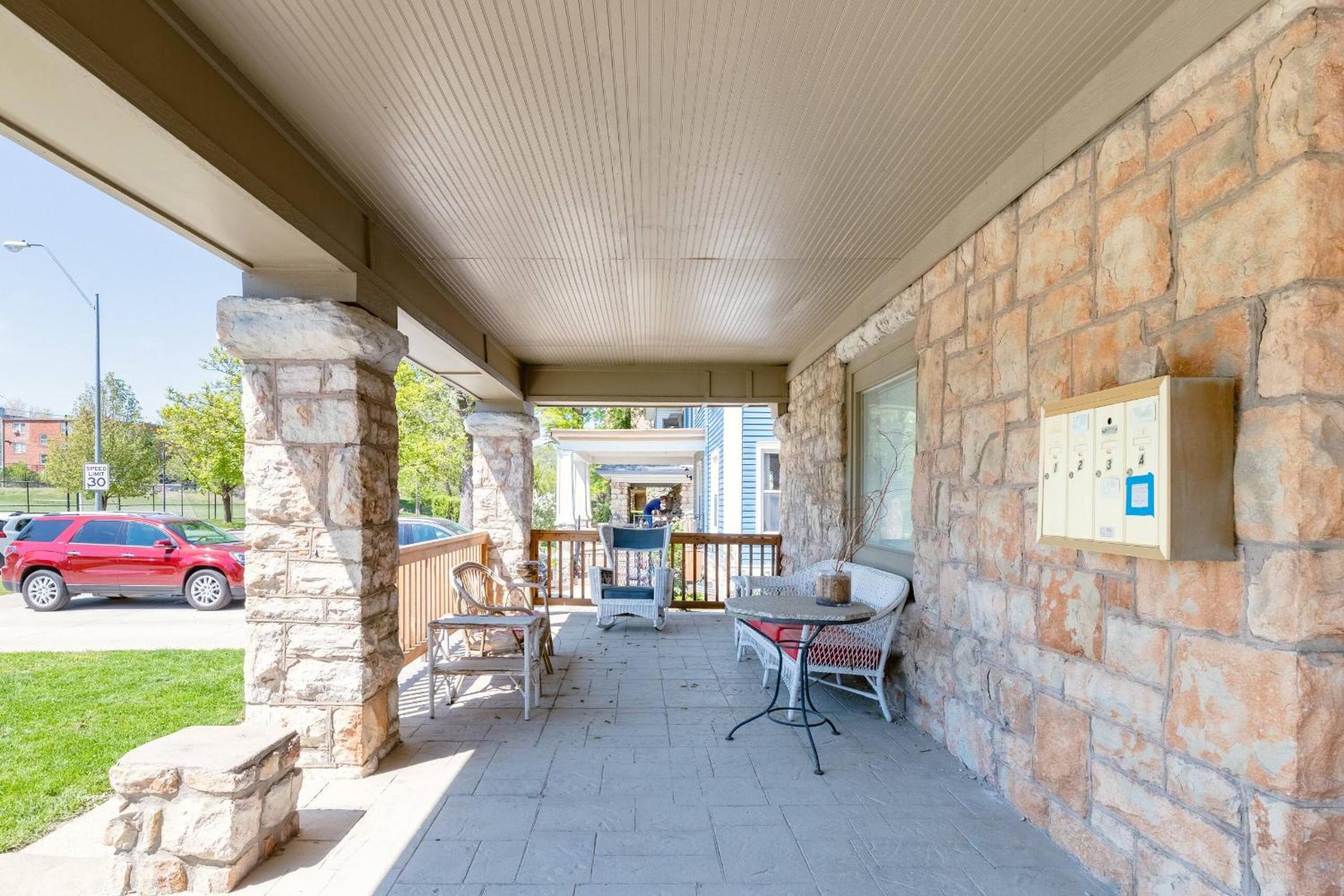 Boutique Apartment in 1905 Victorian Home - Plaza - Westport view 3