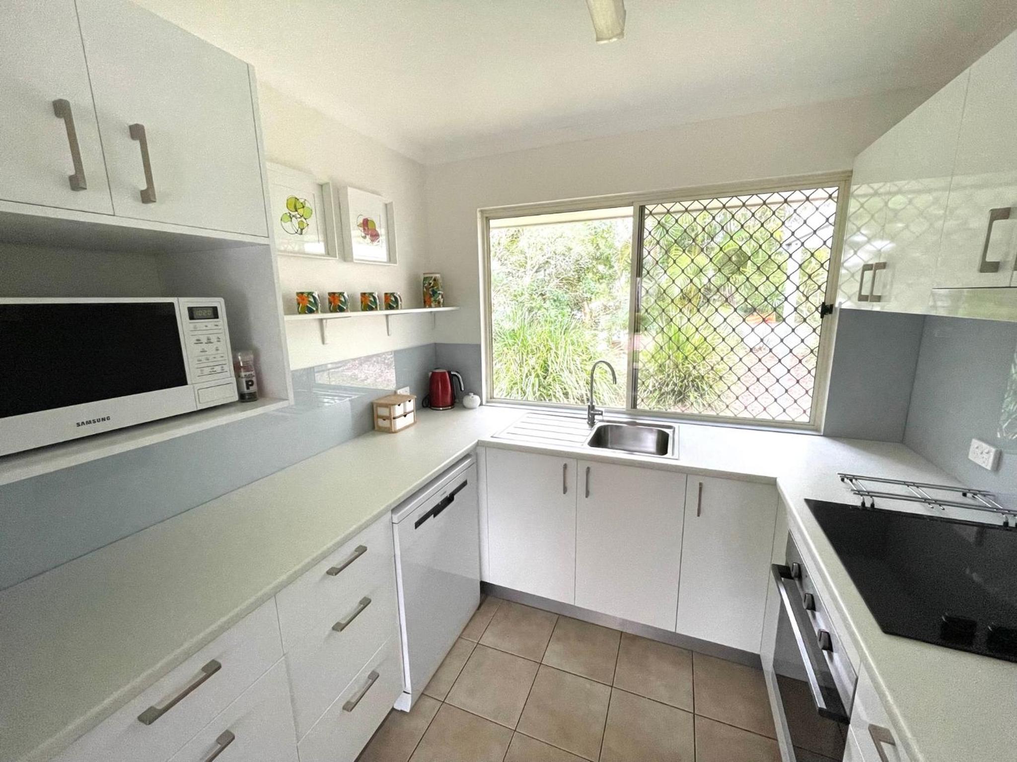 Noosaville Vacations - 2 Bedroom Villa In Tropical Resort - Property Image 5