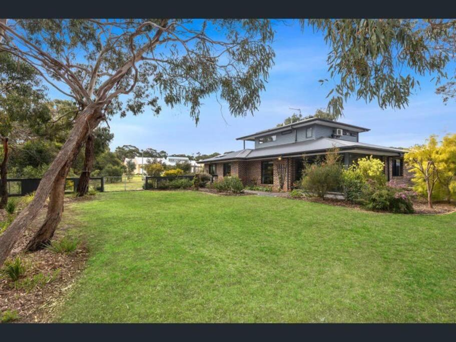 Yellow Gum Family Retreat - With heaps of room for a boat!
