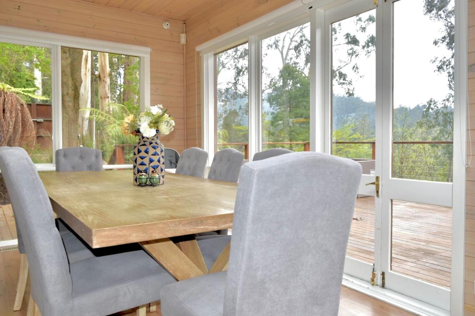 Villa with Spa and Breathtaking Views of Dandenong Ranges