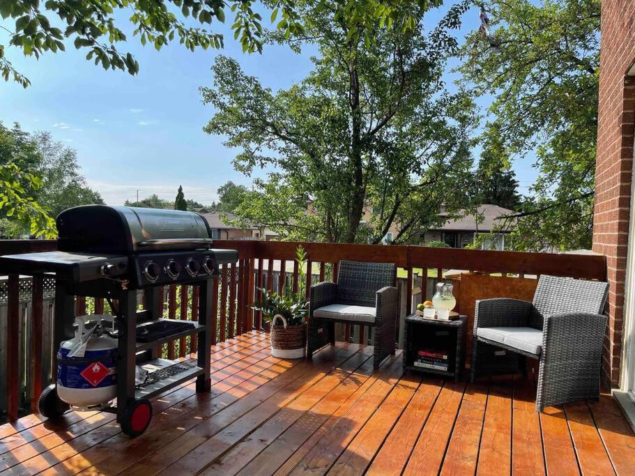 Chic Renovated 3BR Spacious Home Near Yonge St