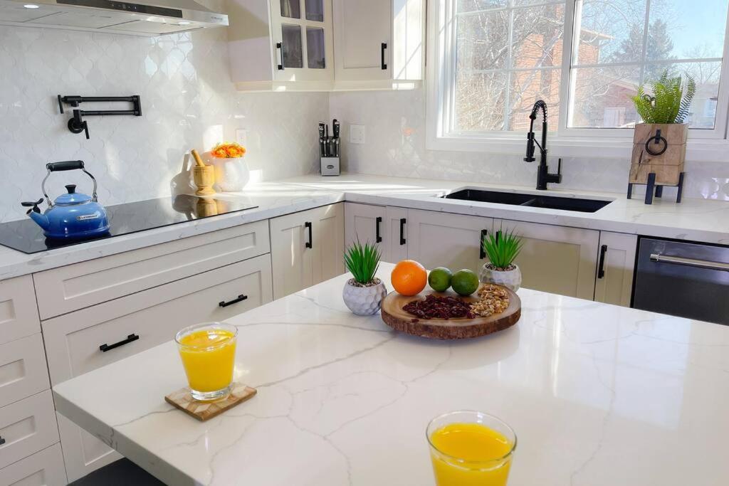 Chic Renovated 3BR Spacious Home Near Yonge St