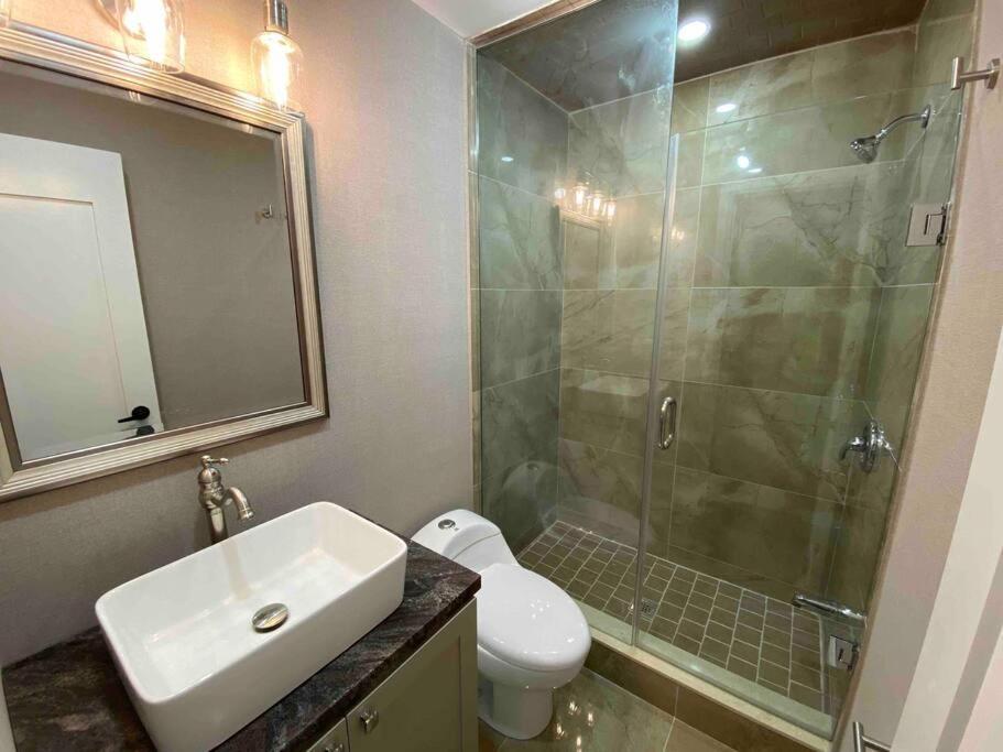Chic Renovated 3BR Spacious Home Near Yonge St