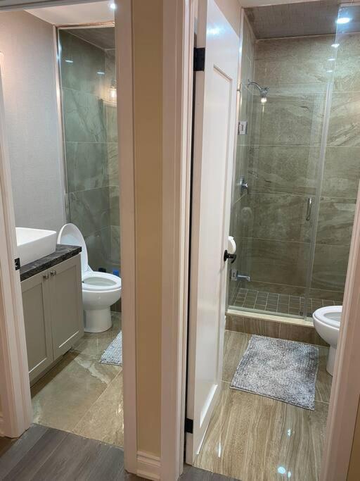 Chic Renovated 3BR Spacious Home Near Yonge St