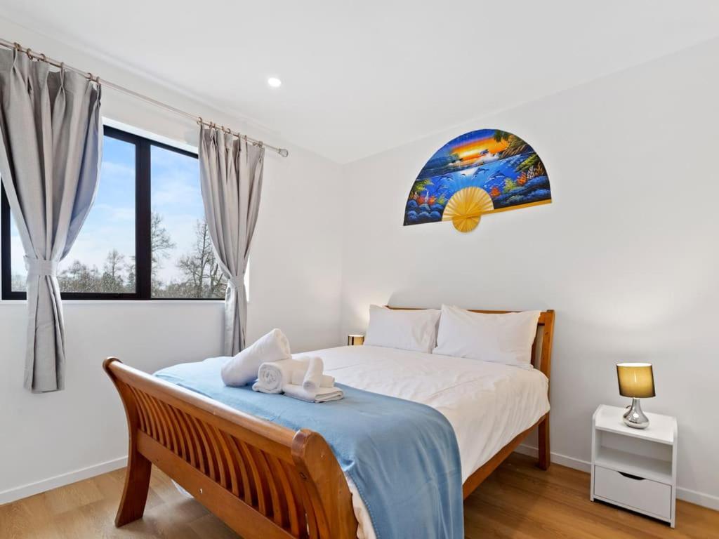 Cheerful Three Bedroom Townhouse with Parking view 3