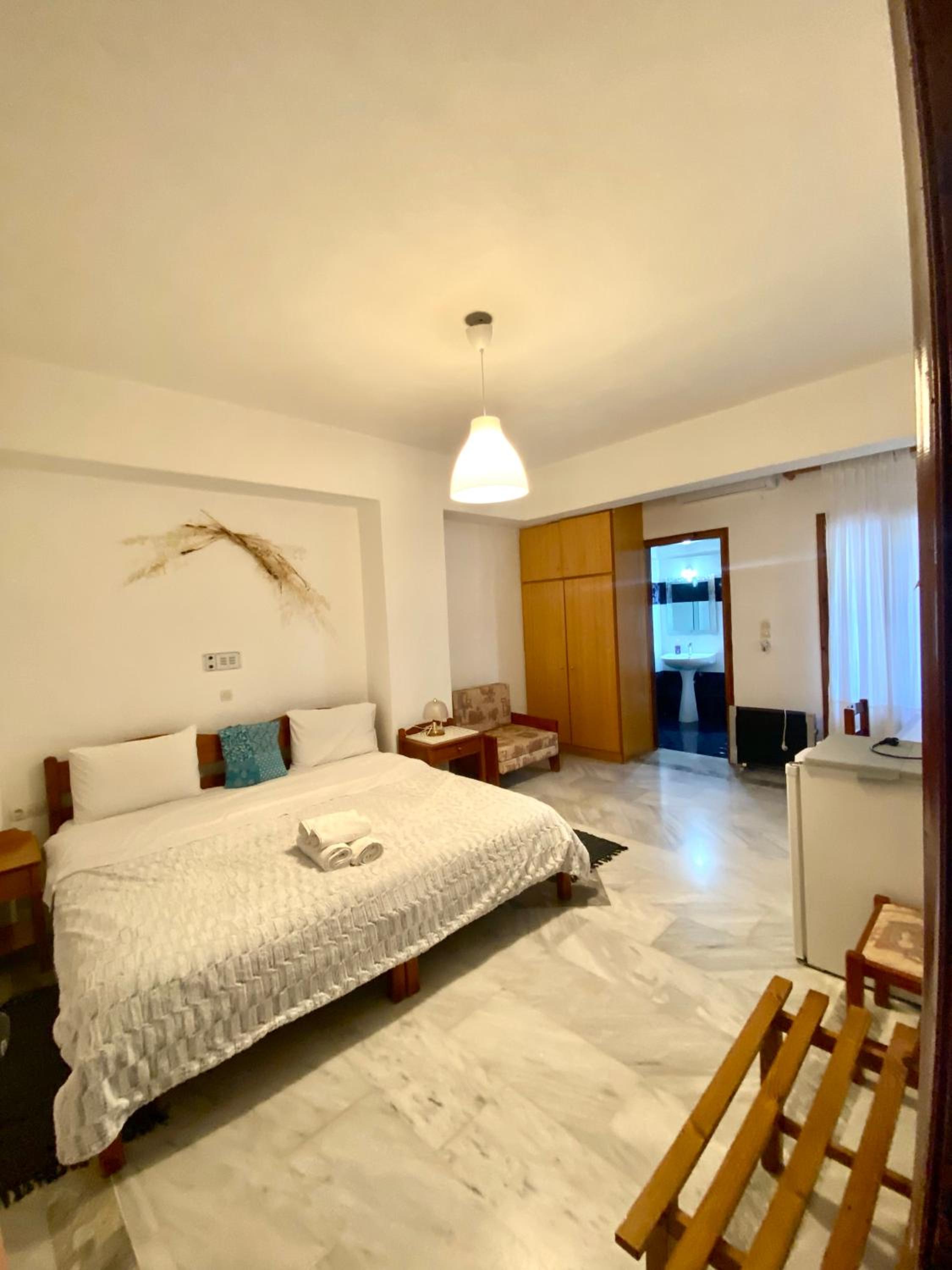 Costas Inn