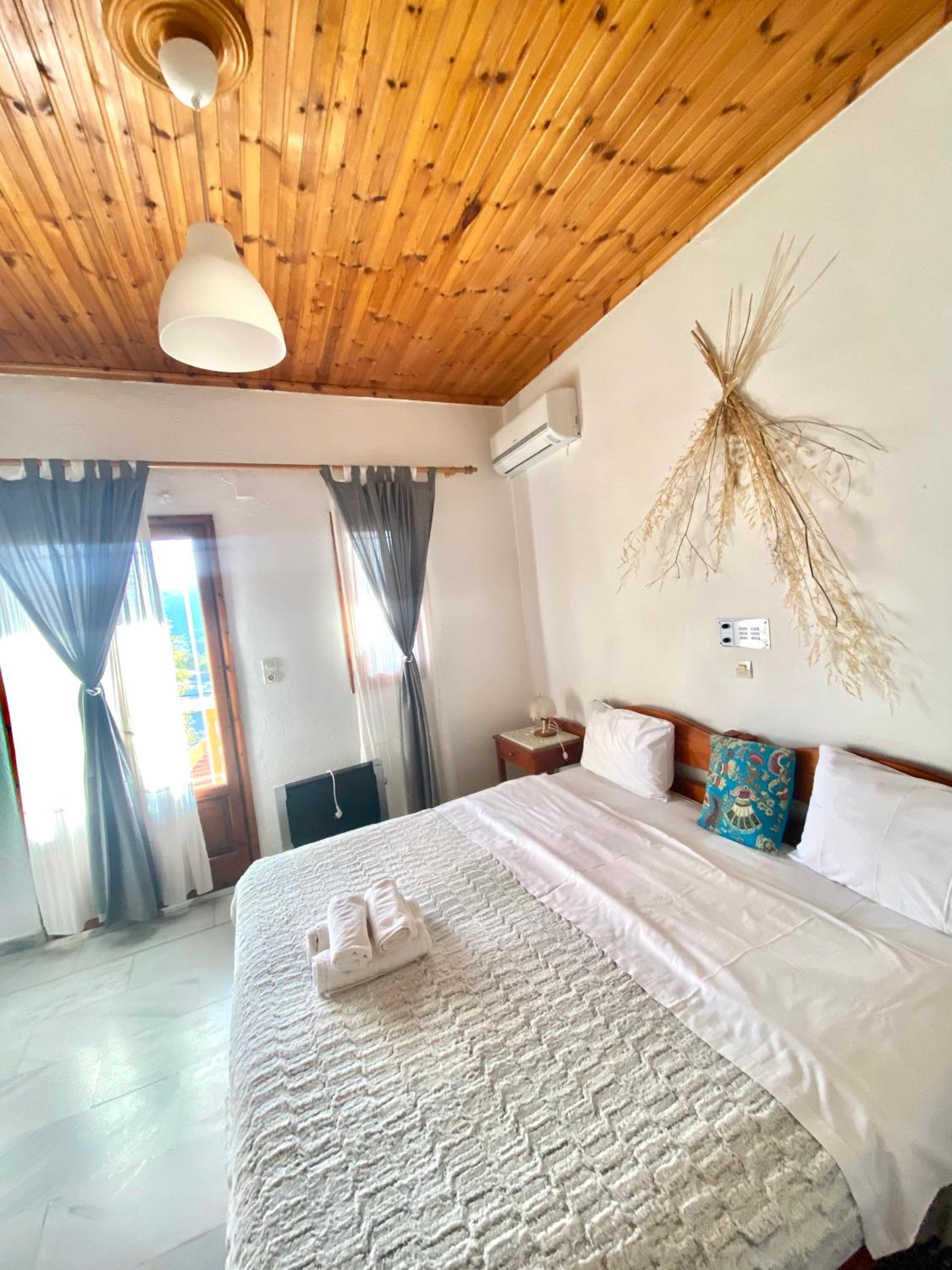 Costas Inn