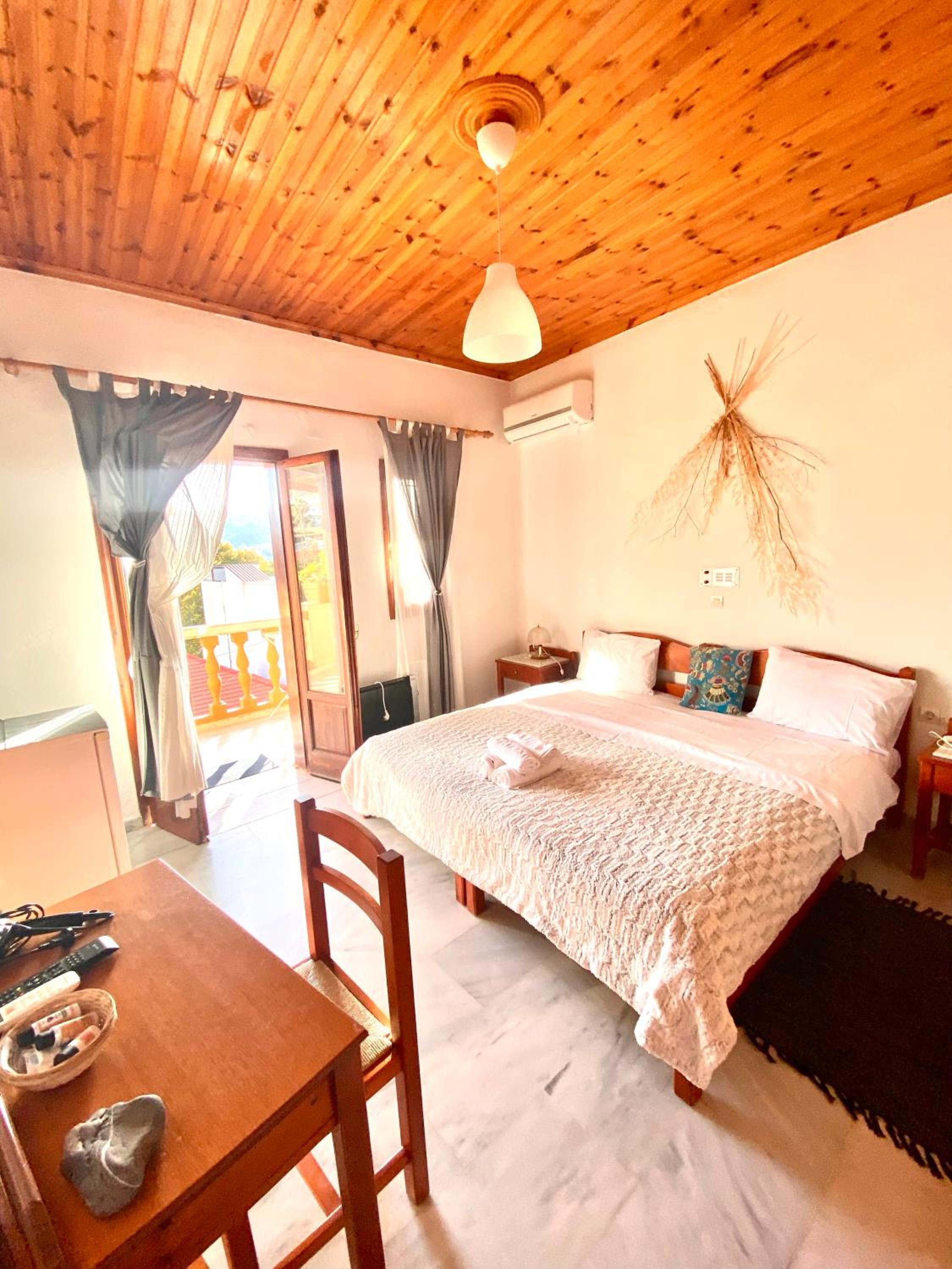 Costas Inn