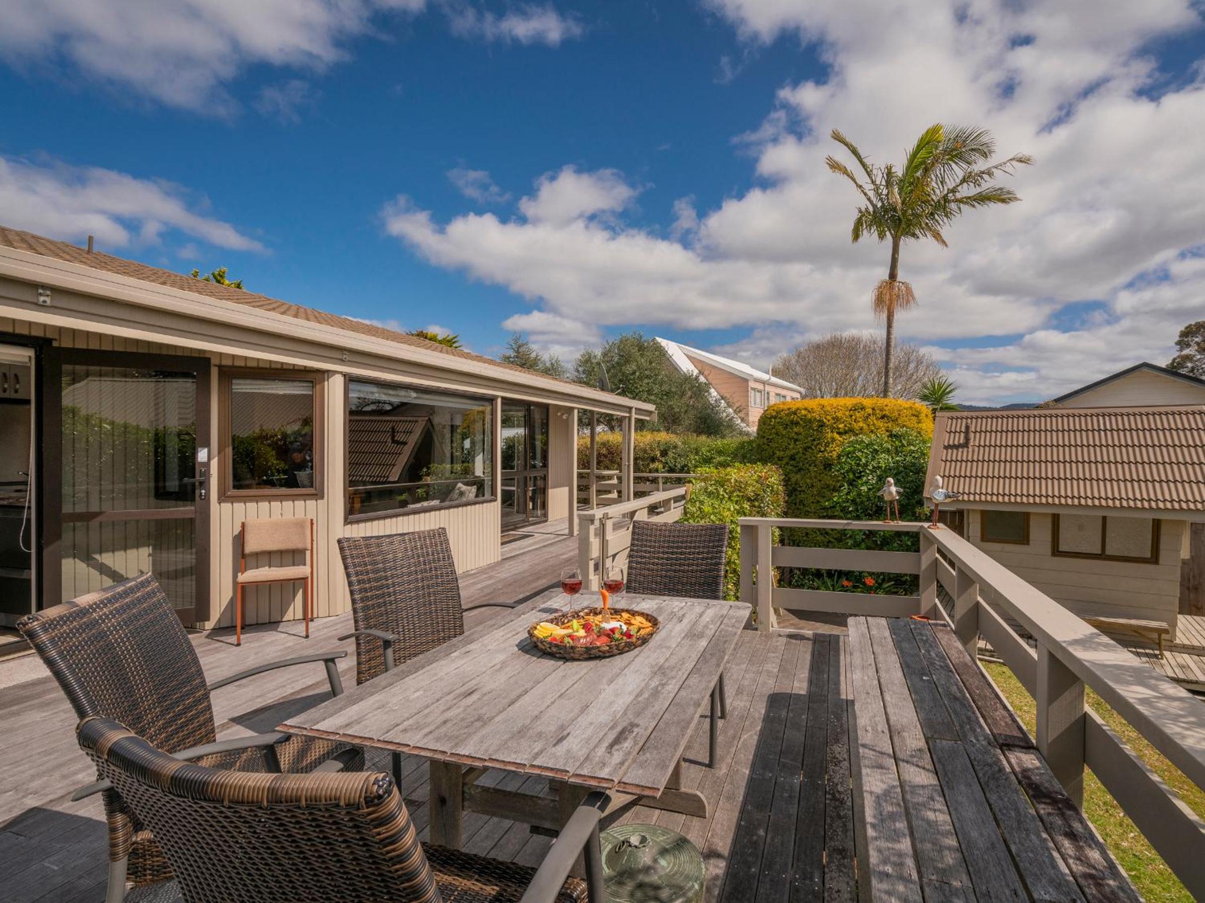 Relax On Courtney - Pauanui Holiday Home view 3
