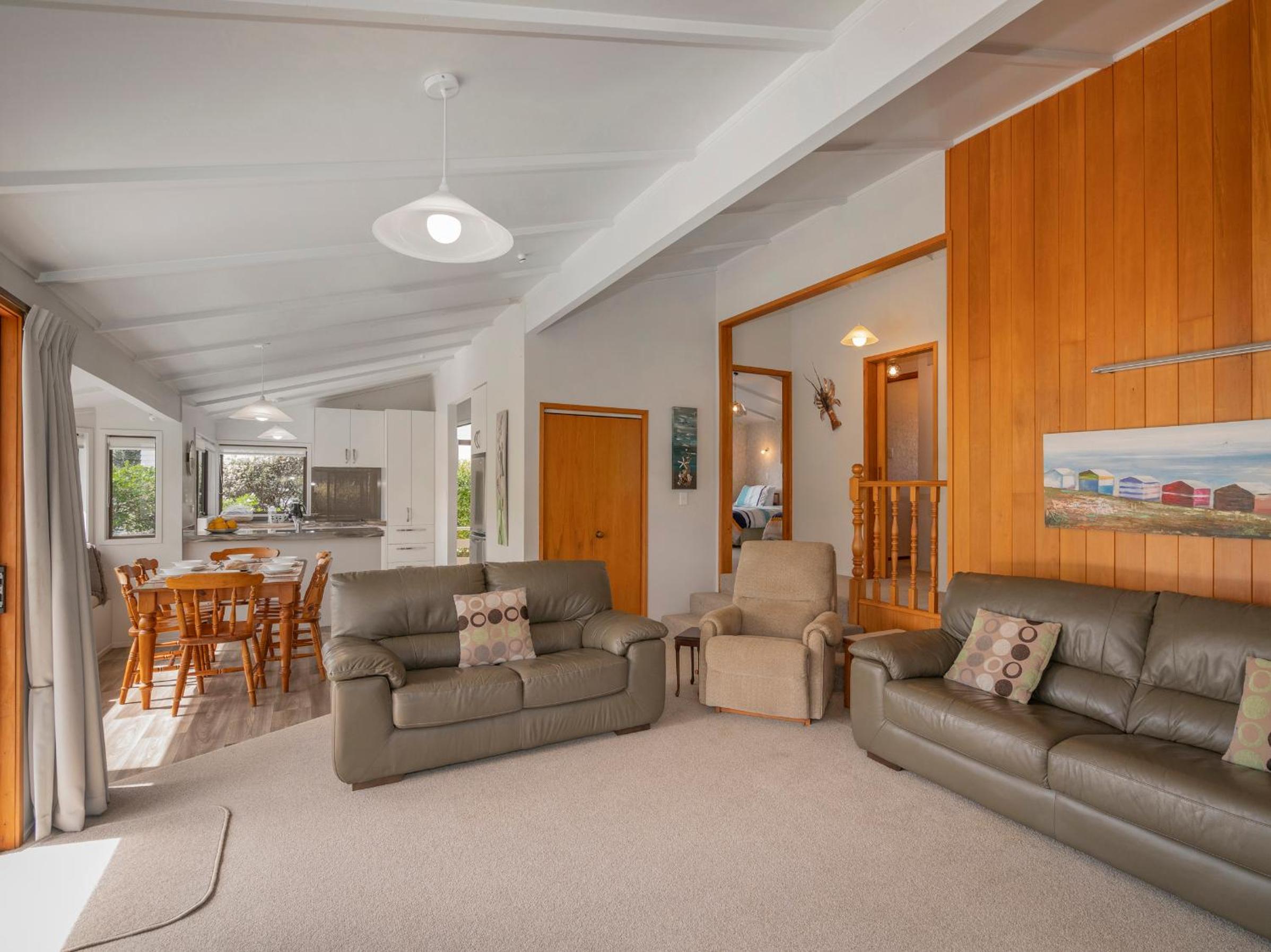 Relax On Courtney - Pauanui Holiday Home view 5