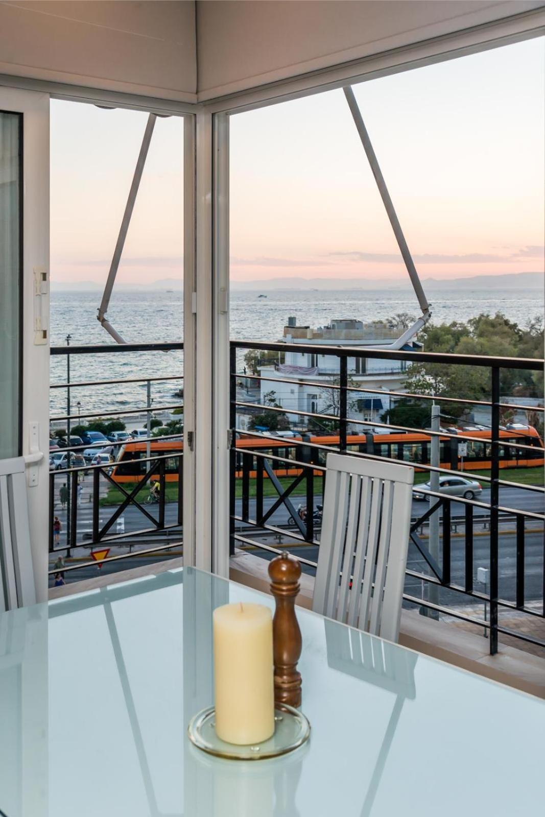 Flisvos Elite Seafront Luxury Apartment
