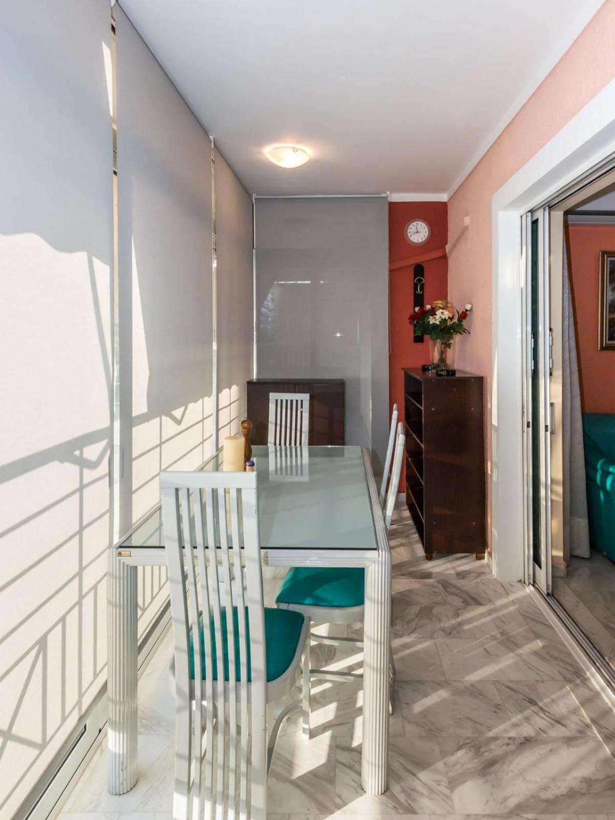Flisvos Elite Seafront Luxury Apartment
