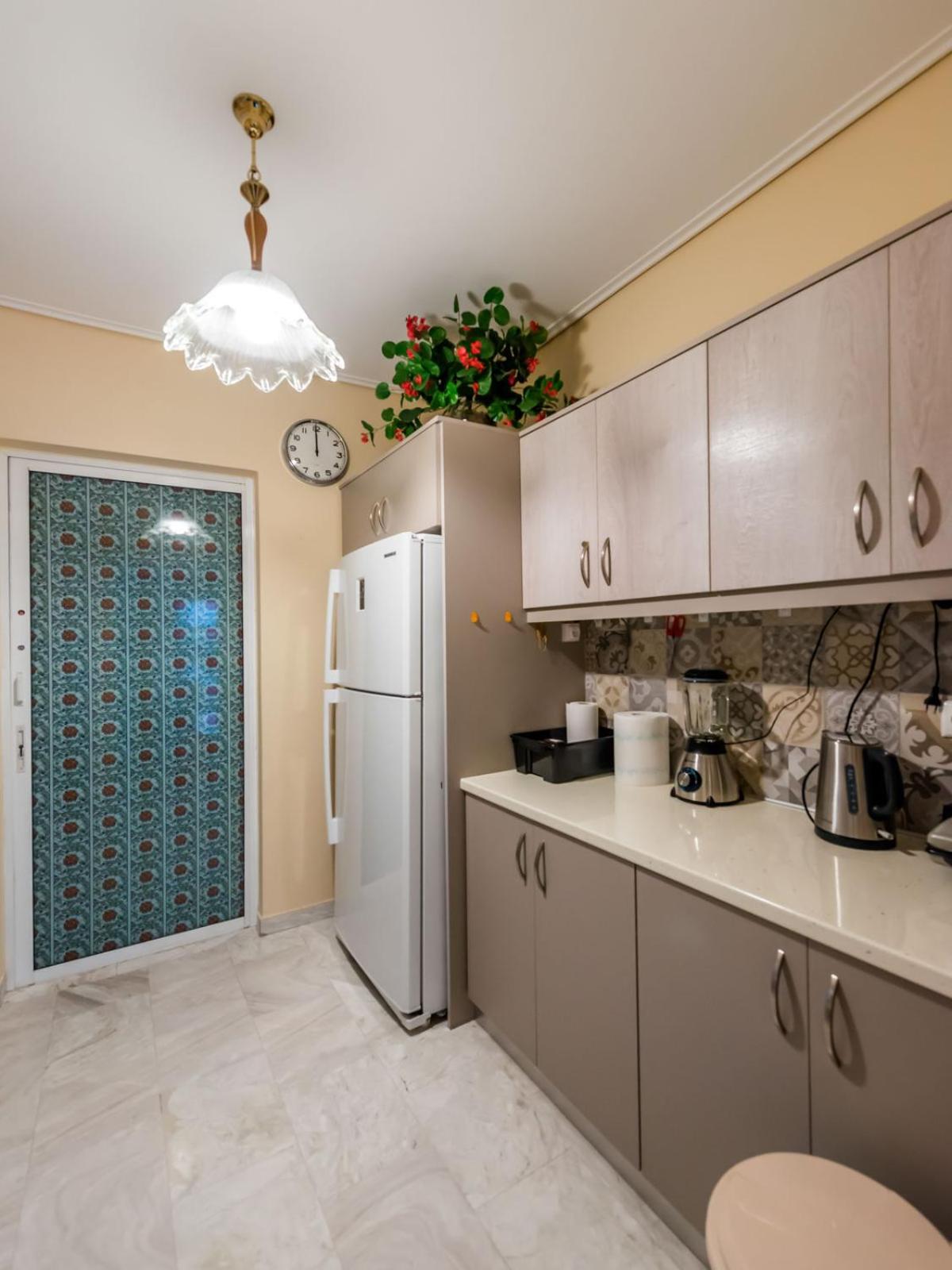Flisvos Elite Seafront Luxury Apartment