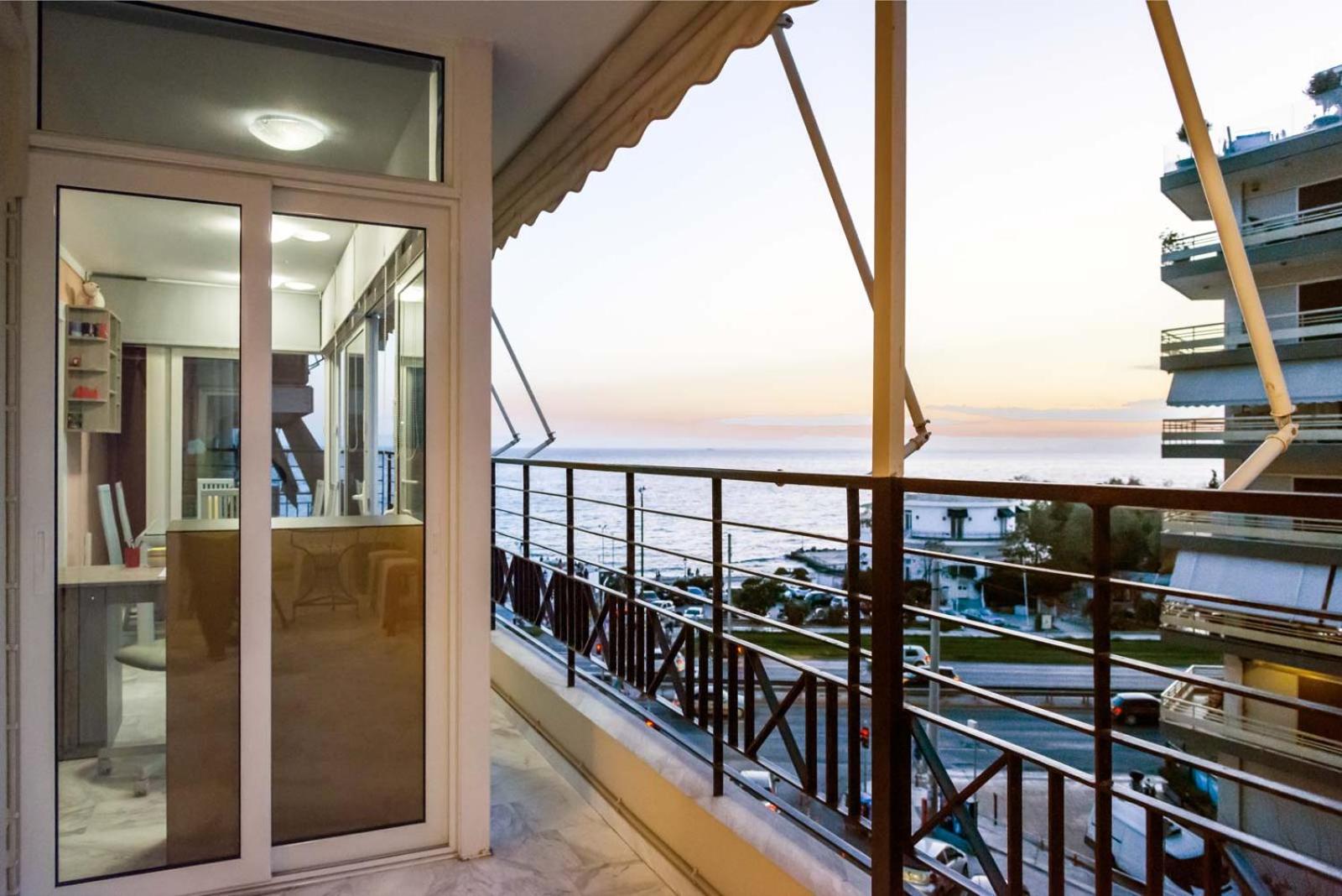 Flisvos Elite Seafront Luxury Apartment