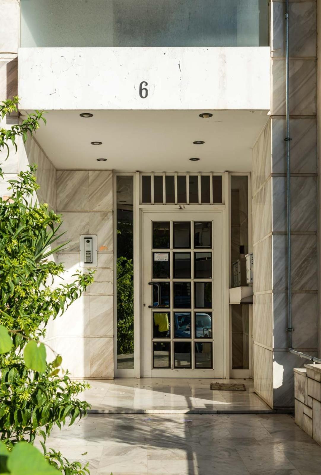 Flisvos Elite Seafront Luxury Apartment
