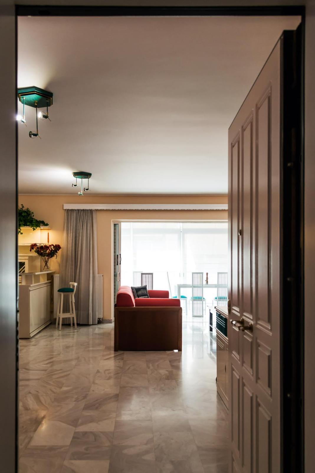Flisvos Elite Seafront Luxury Apartment
