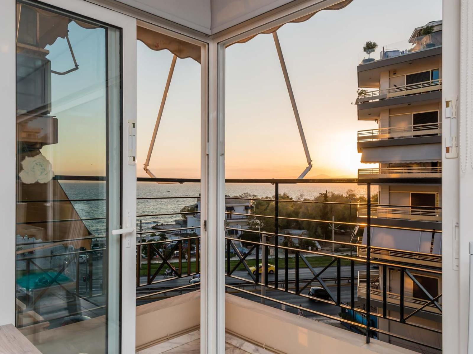 Flisvos Elite Seafront Luxury Apartment