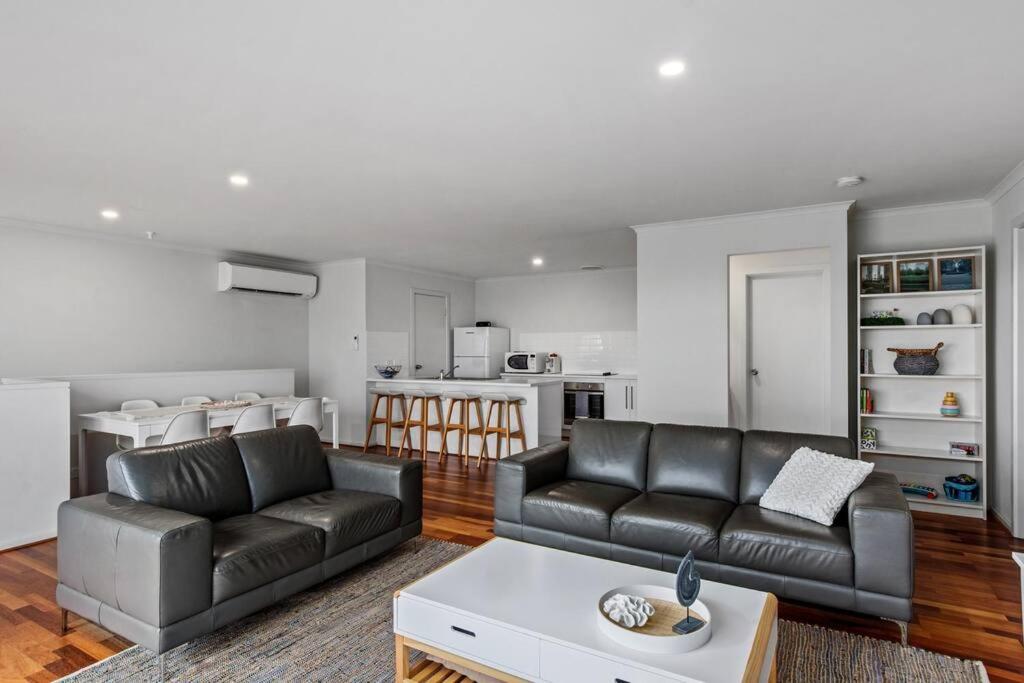 One Merino Panoramic Beach House Modern Sleeps 10