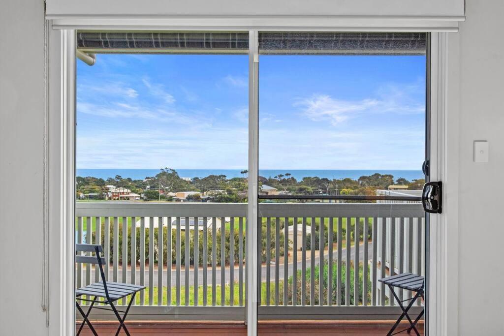 One Merino Panoramic Beach House Modern Sleeps 10