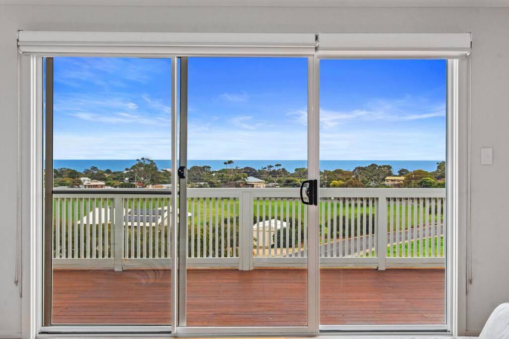One Merino Panoramic Beach House Modern Sleeps 10