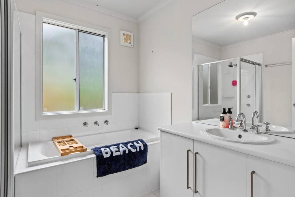 One Merino Panoramic Beach House Modern Sleeps 10