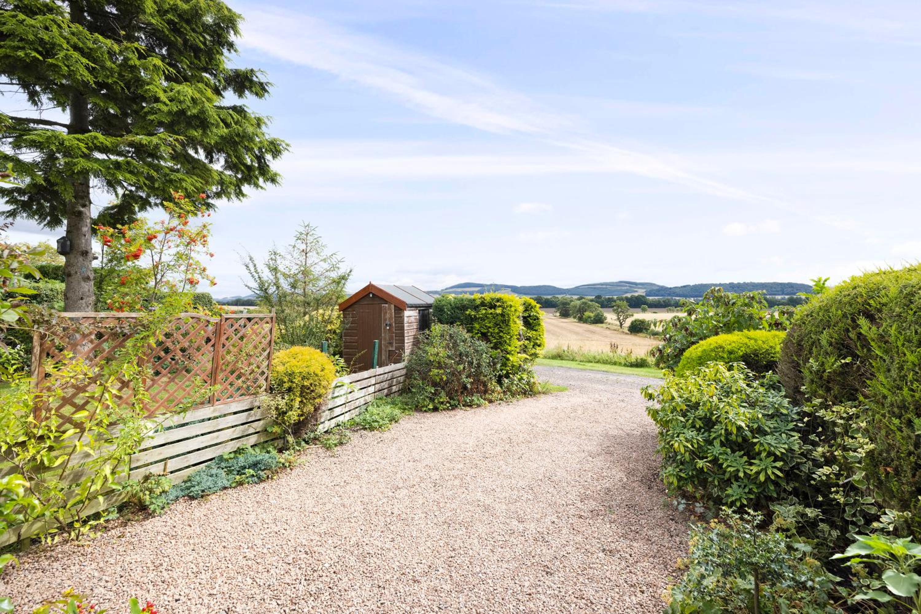 The Nest - Cosy Holiday Cottage view 3