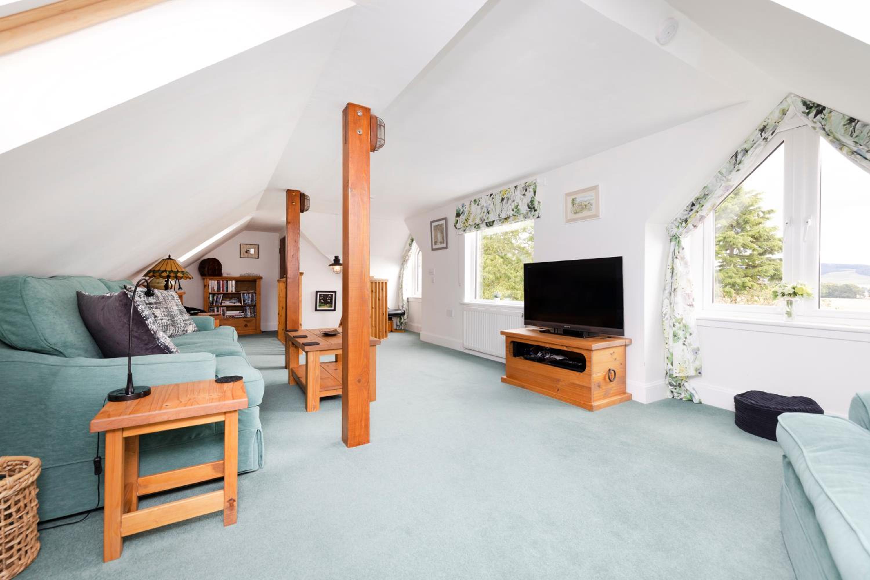 The Nest - Cosy Holiday Cottage view 4