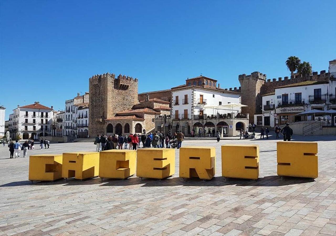 Elegante Apartamento para 5 en el centro de Cáceres con wifi view 3